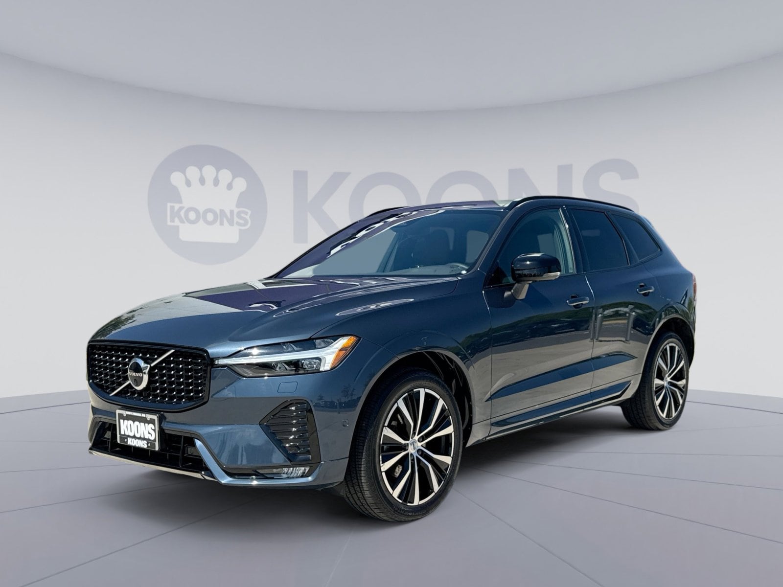 2023 Volvo XC60 B5 Plus Dark Theme AWD's photo