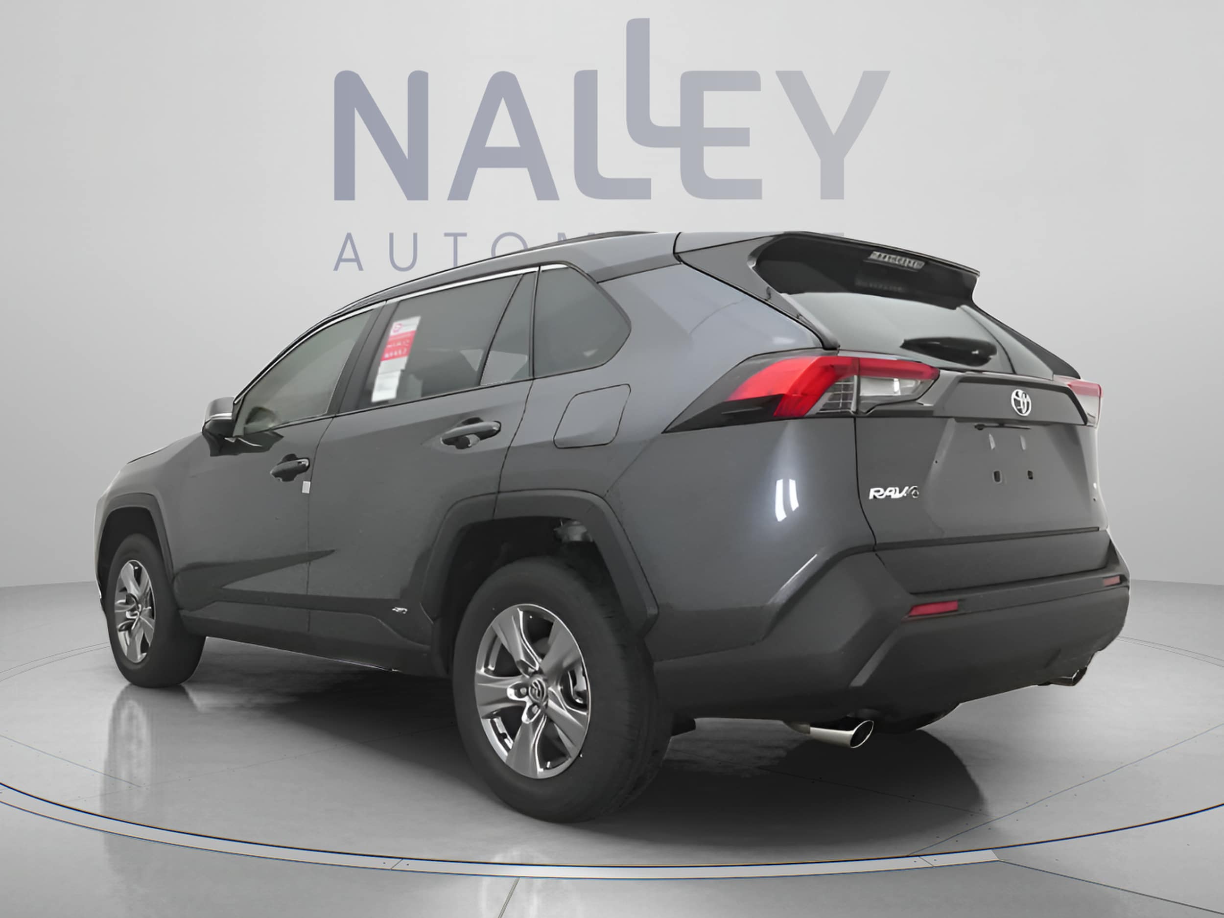 2025 Toyota RAV4 XLE - Photo 11