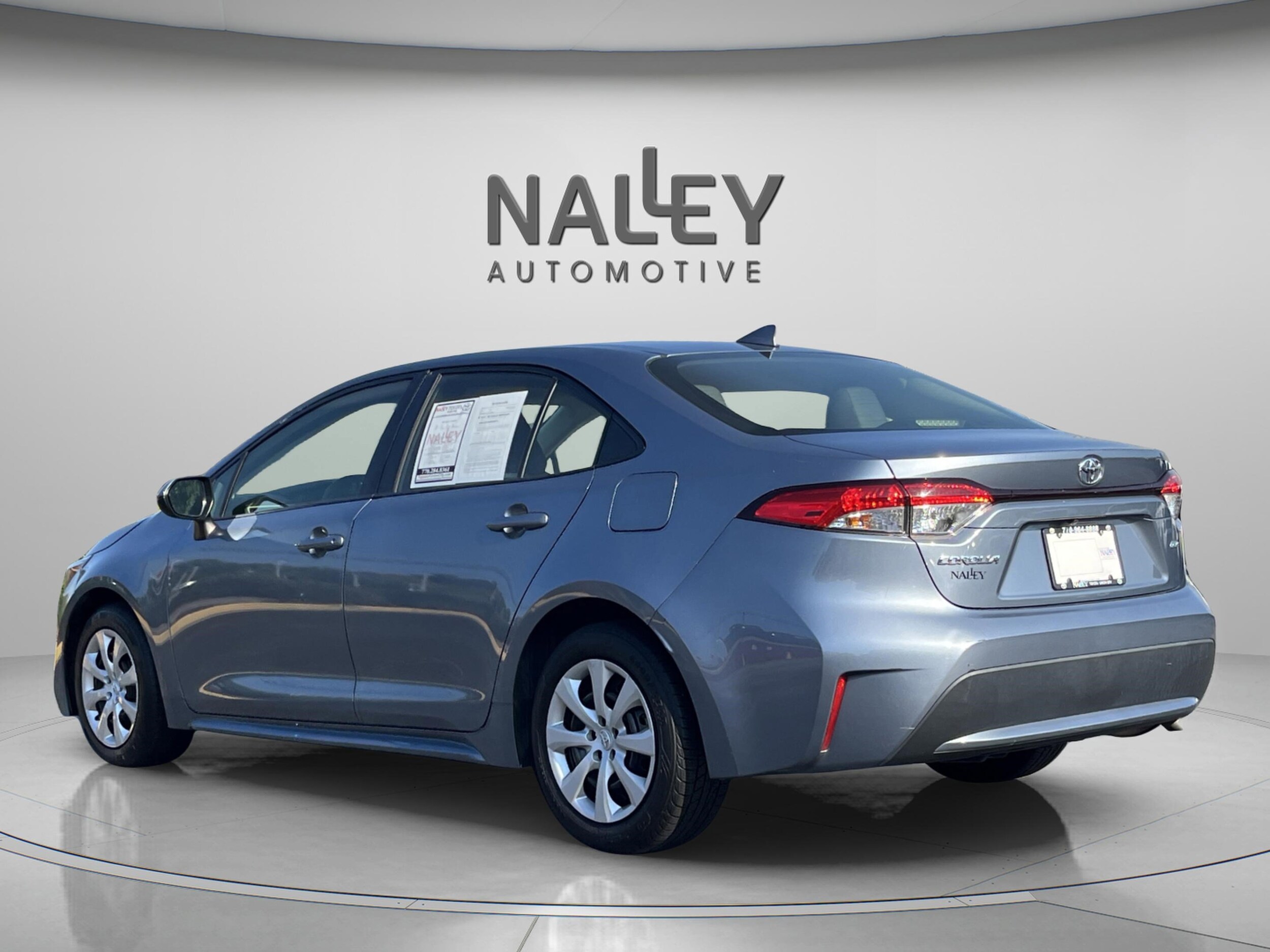 2021 Toyota Corolla LE photo 3