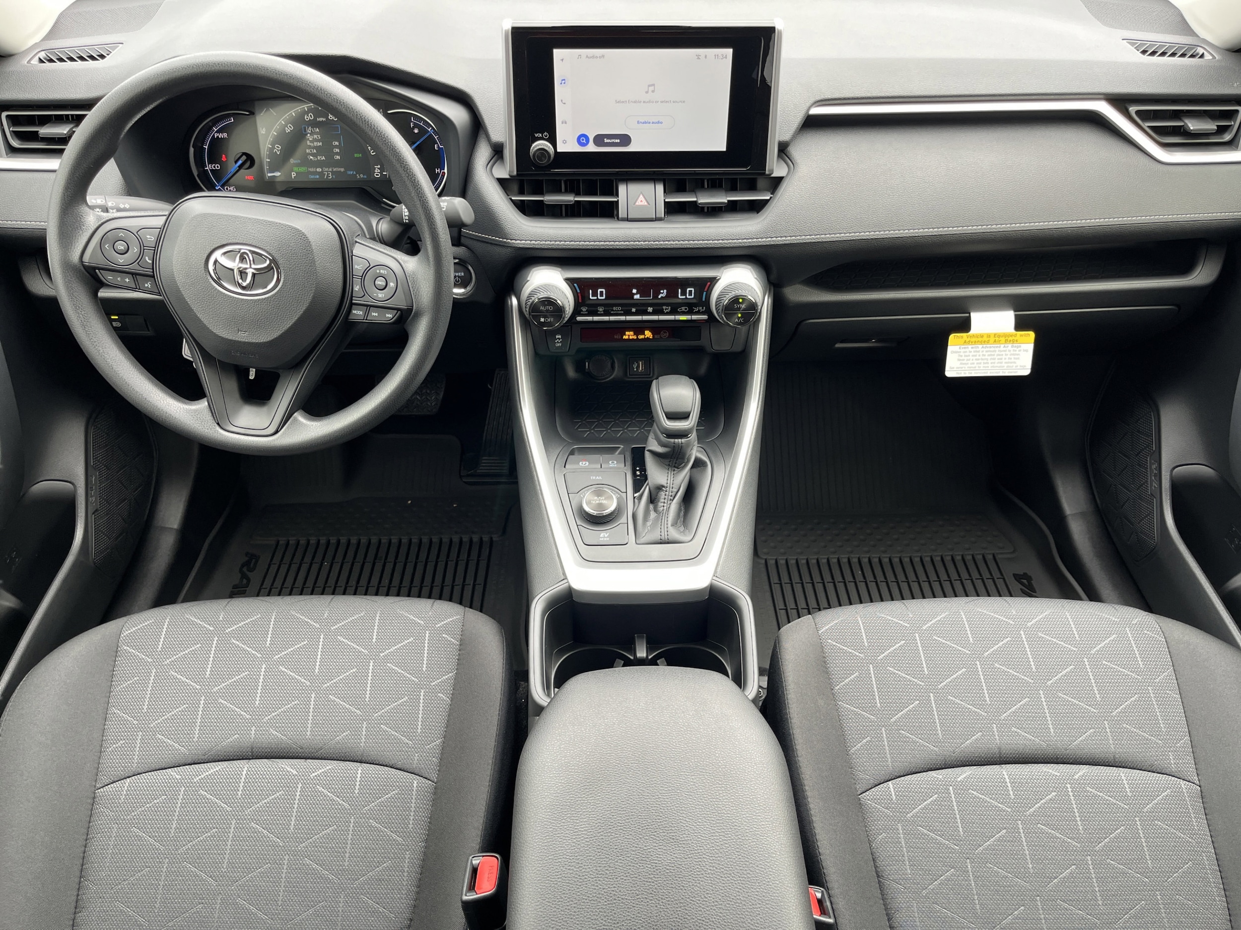 2025 Toyota RAV4 XLE - Photo 7