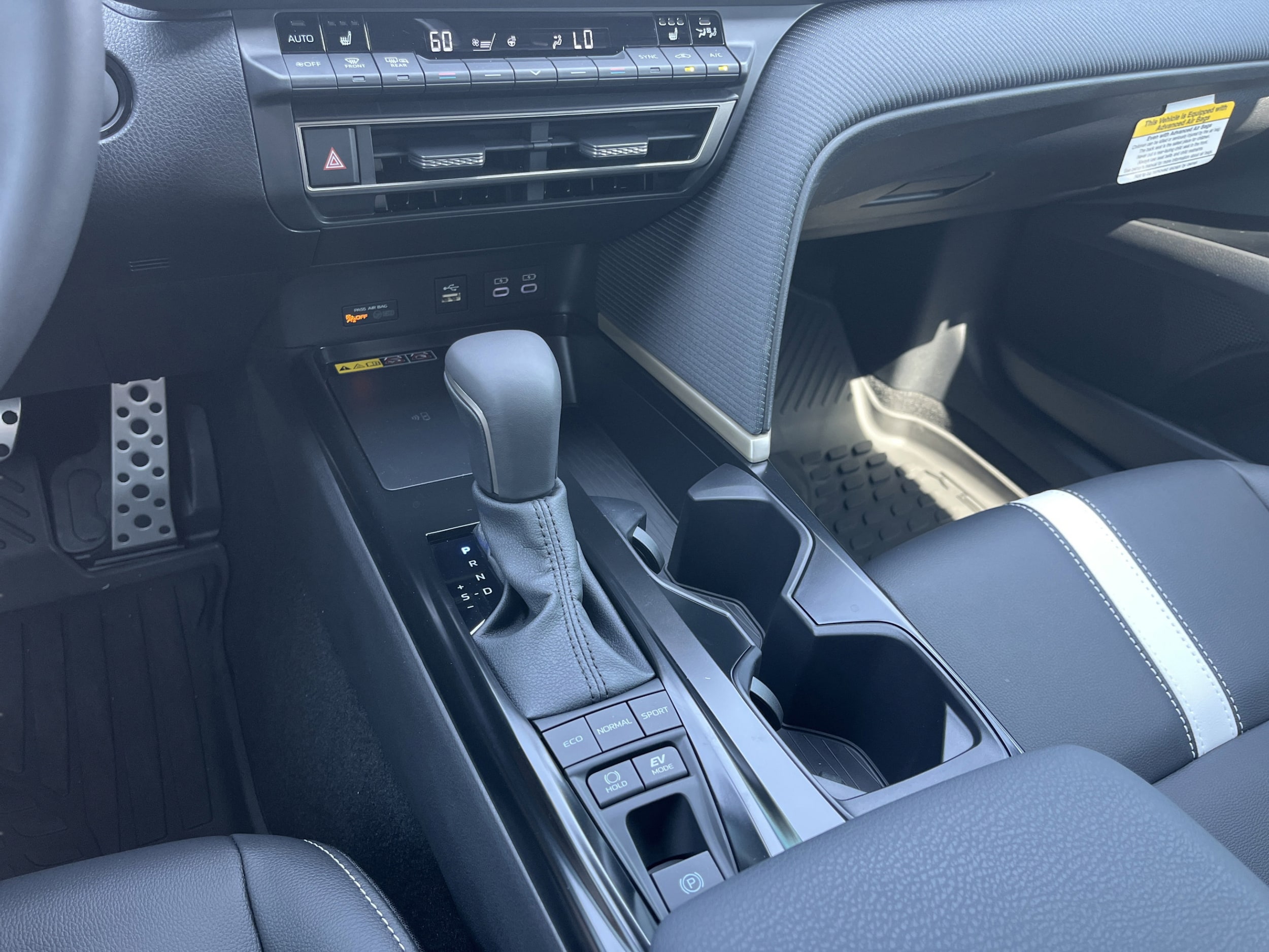 2025 Toyota Camry SE - Photo 16