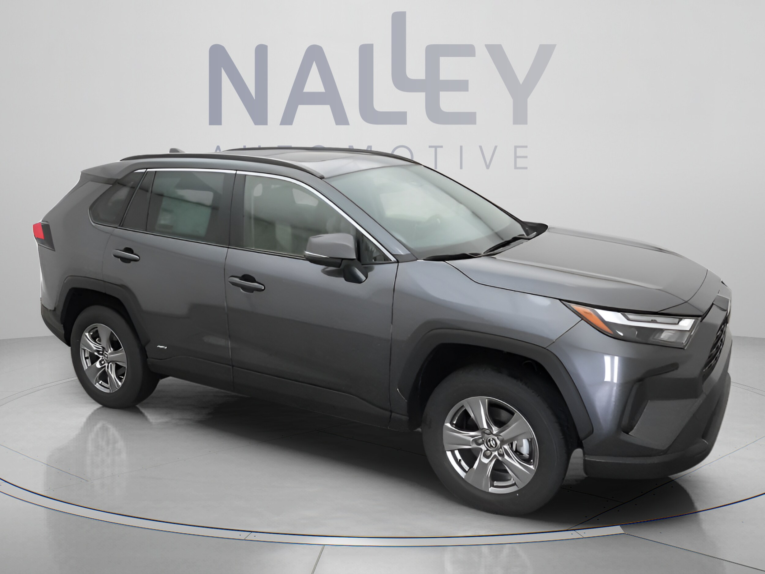2025 Toyota RAV4 XLE - Photo 25
