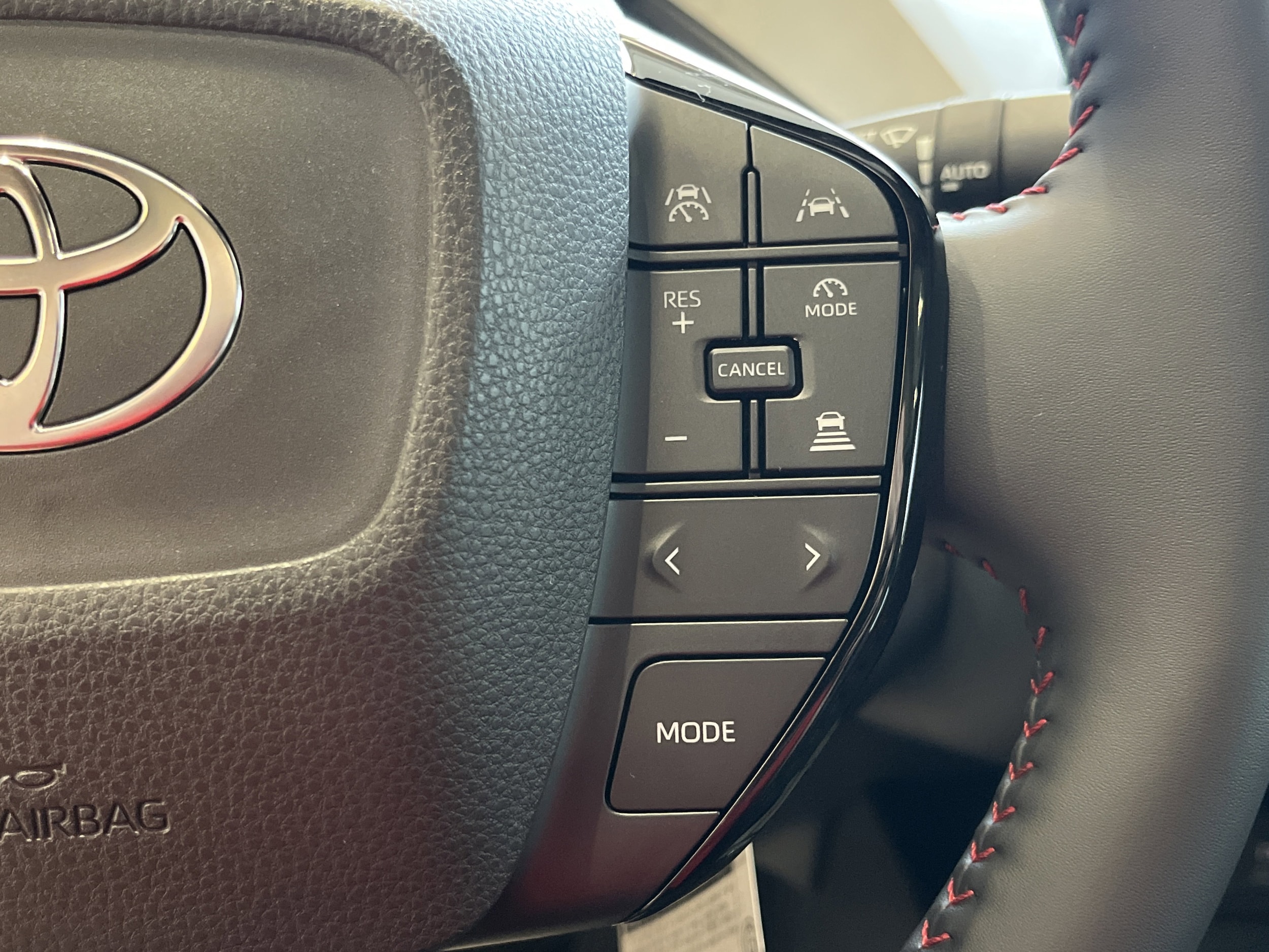 2026 Toyota Prius Plug-in Hybrid XSE - Photo 11