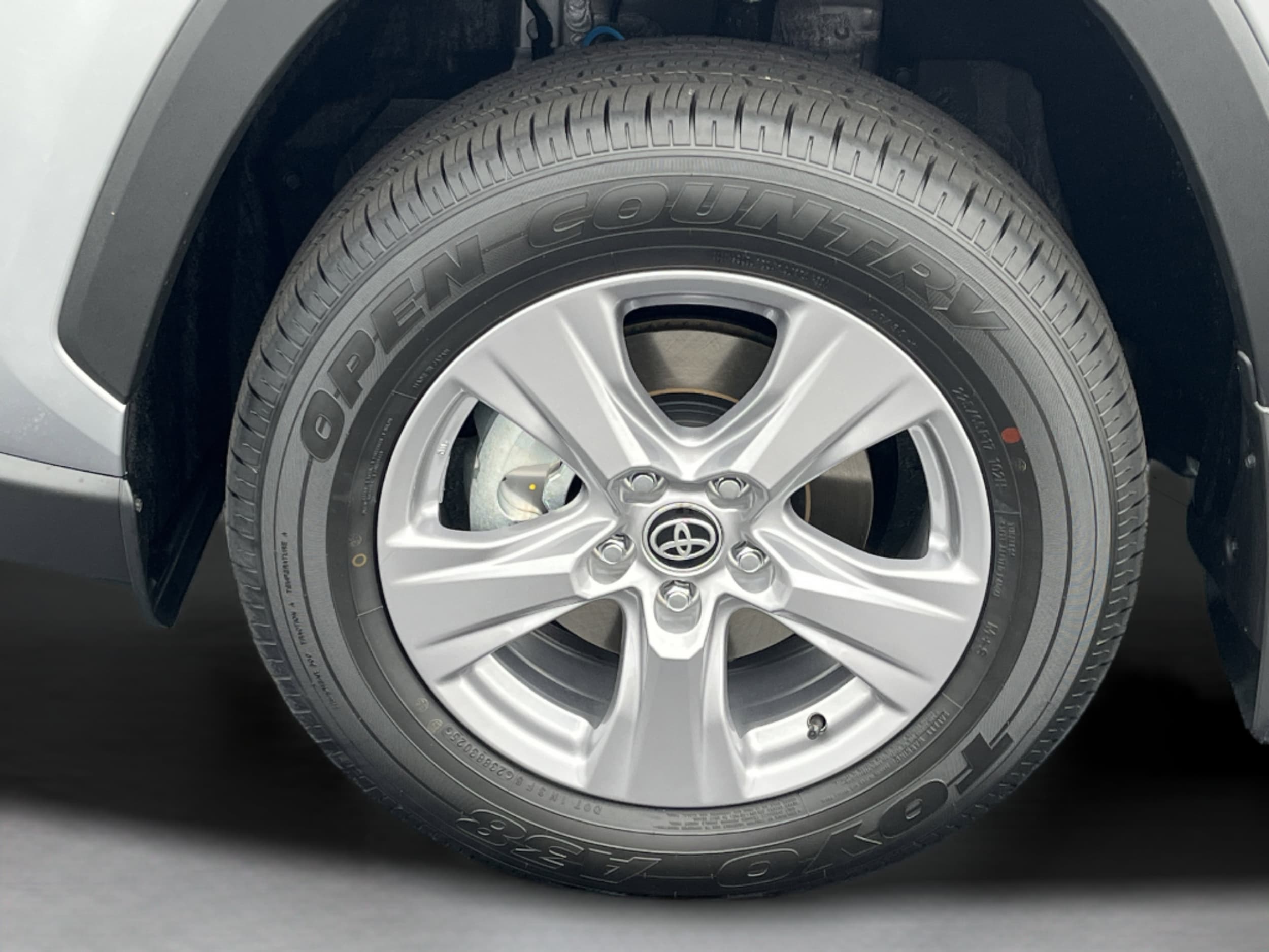 2025 Toyota RAV4 XLE - Photo 27