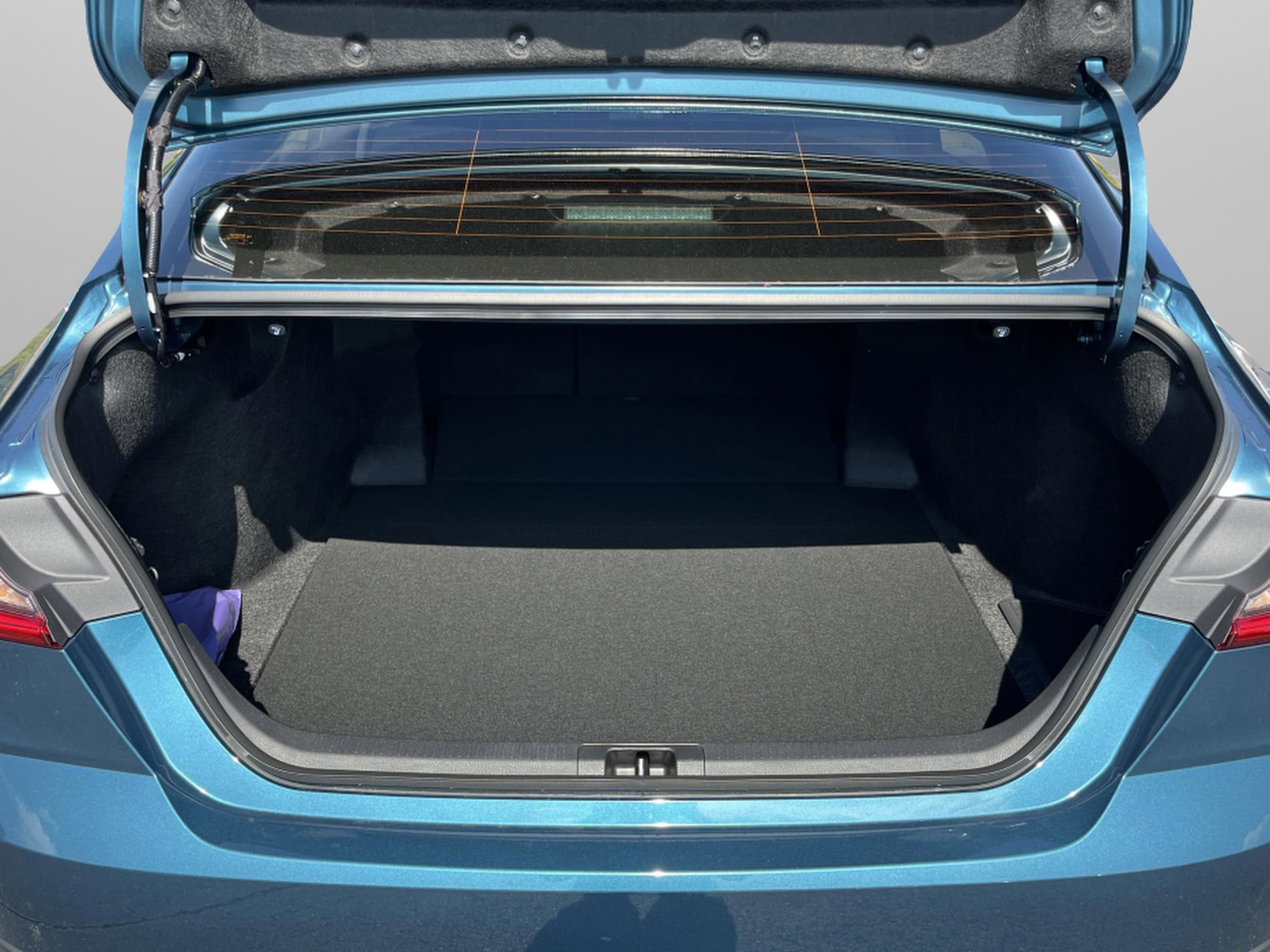 2025 Toyota Camry LE - Photo 27