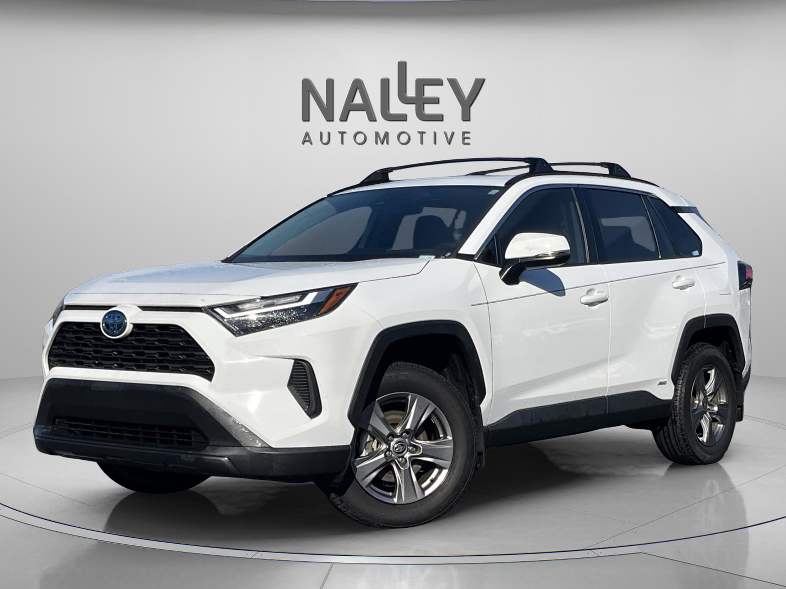 2024 Toyota RAV4 XLE's photo