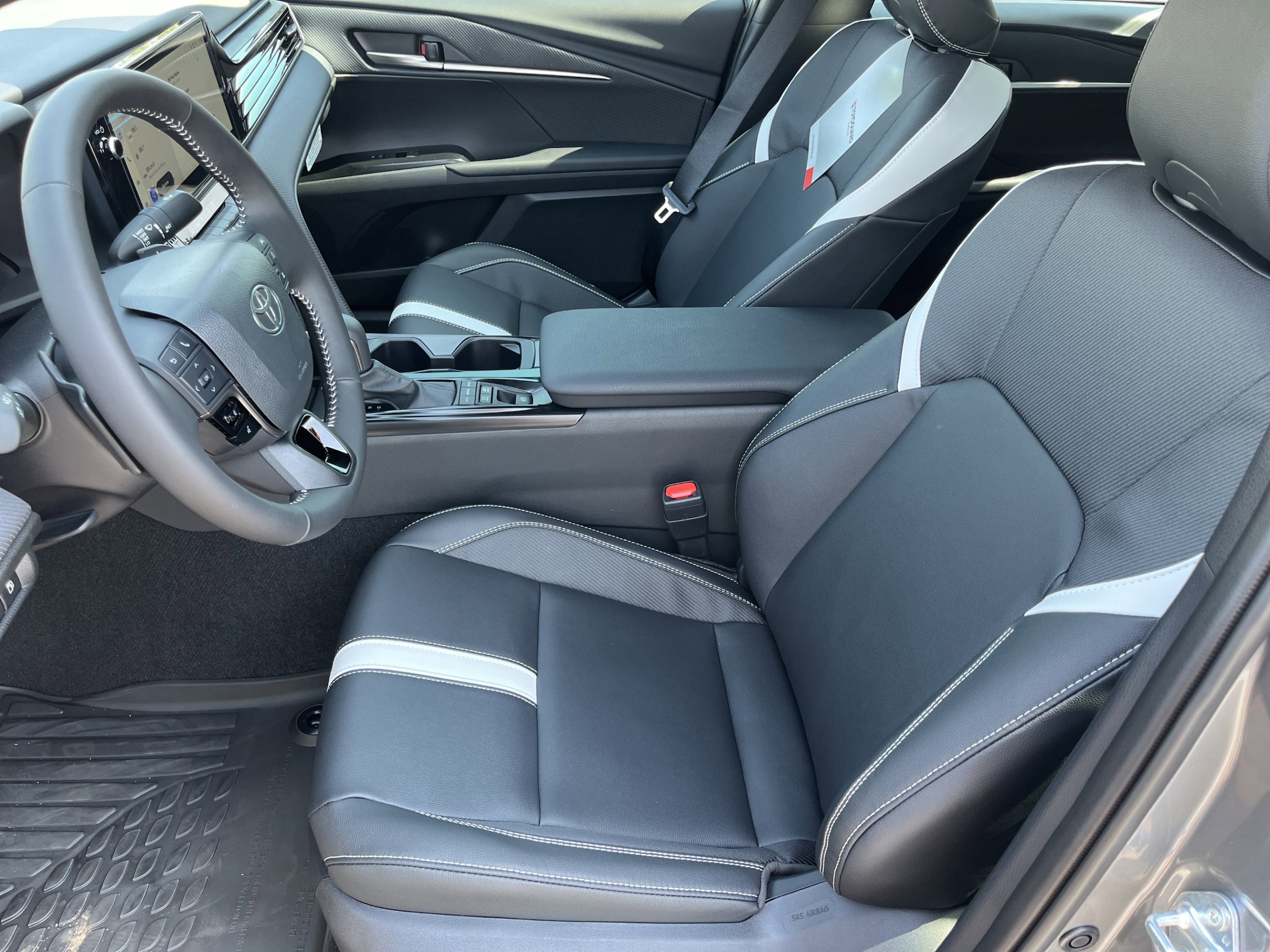 2025 Toyota Camry SE - Photo 22