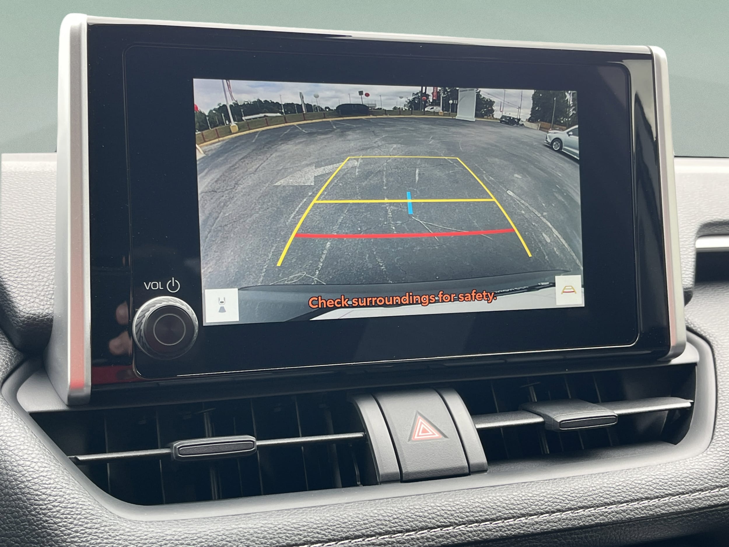 2025 Toyota RAV4 XLE - Photo 8