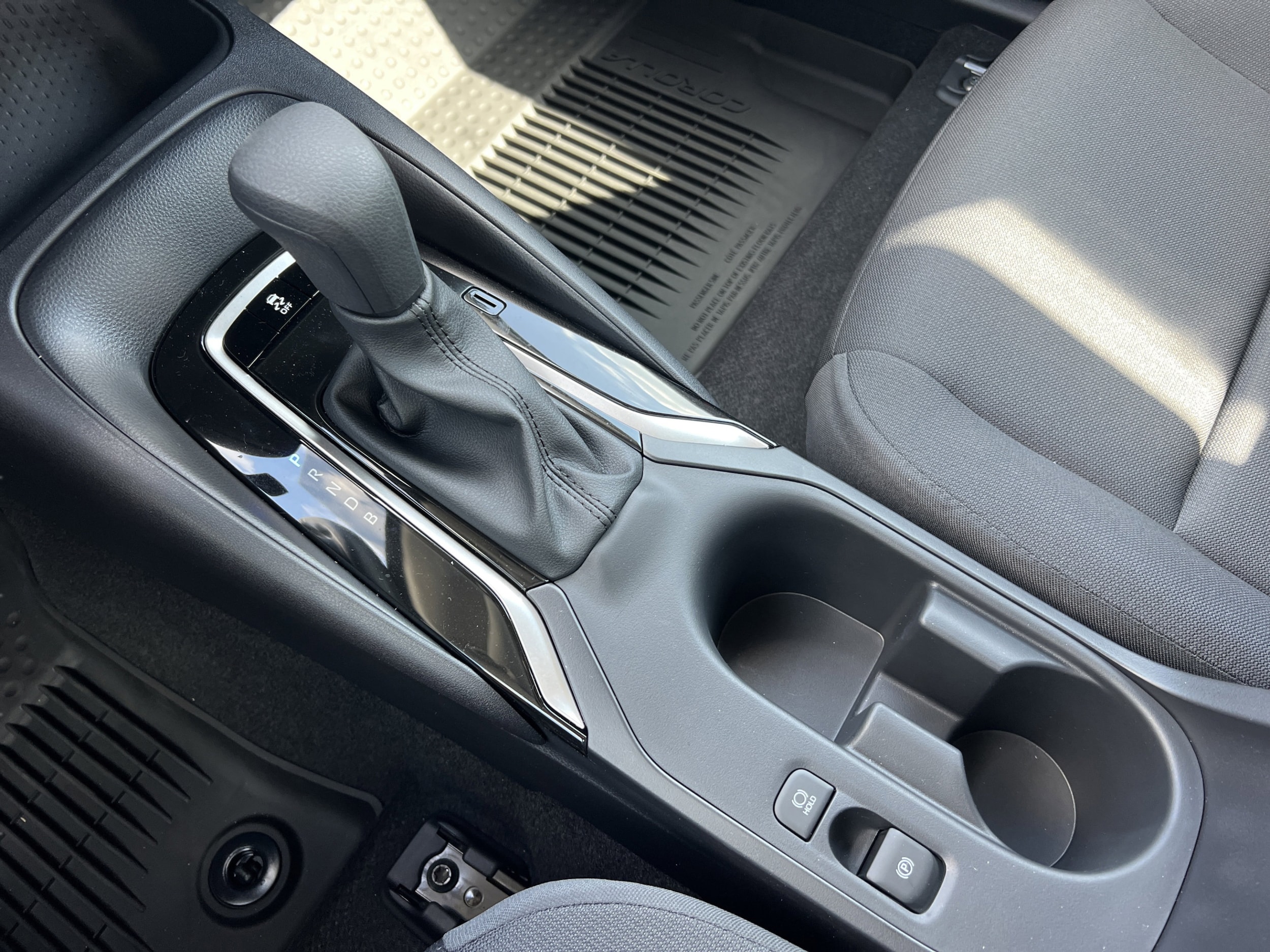 2026 Toyota Corolla LE - Photo 13