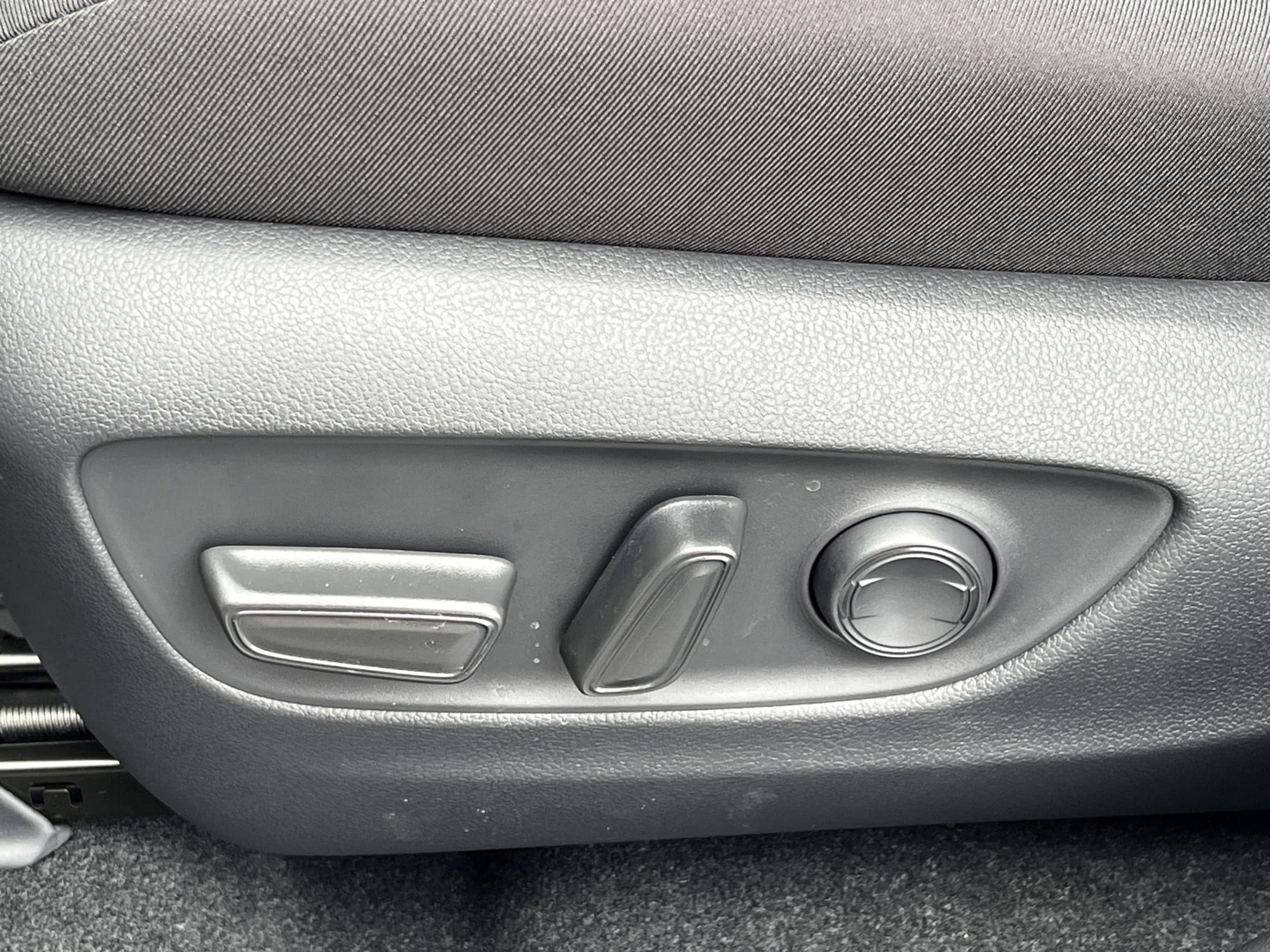 2025 Toyota RAV4 XLE - Photo 22