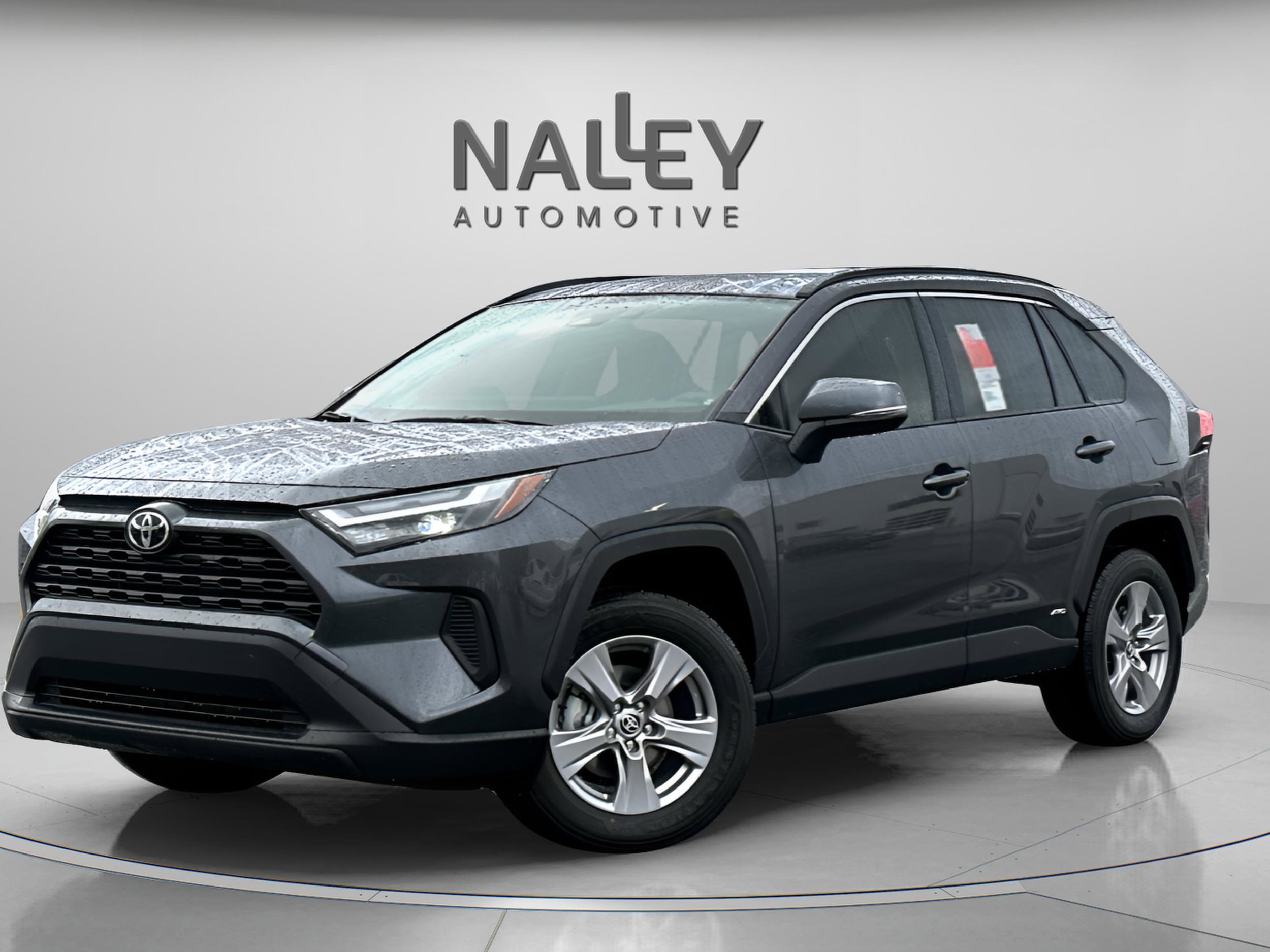 2025 Toyota RAV4 XLE's photo