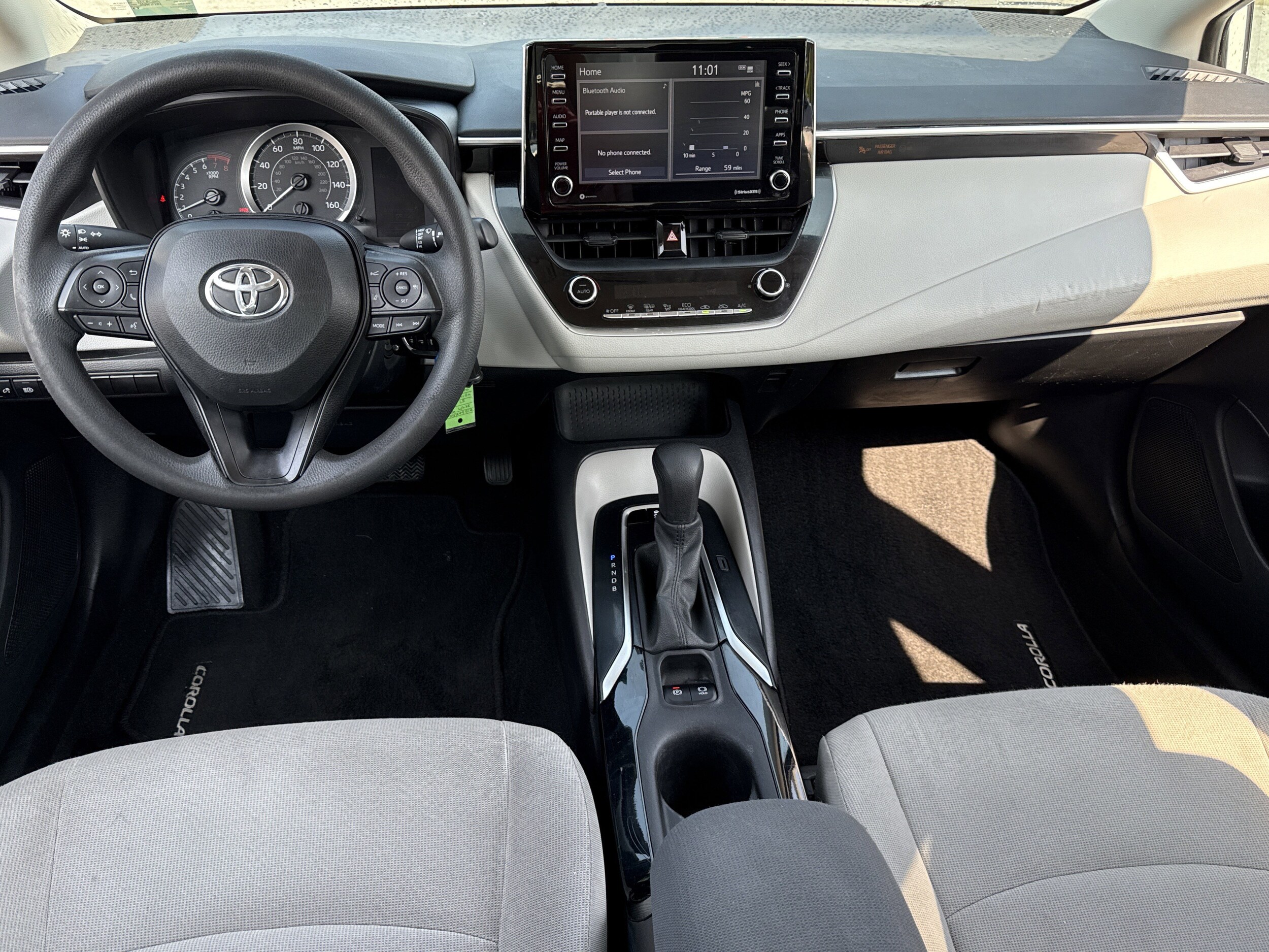 2021 Toyota Corolla LE photo 2