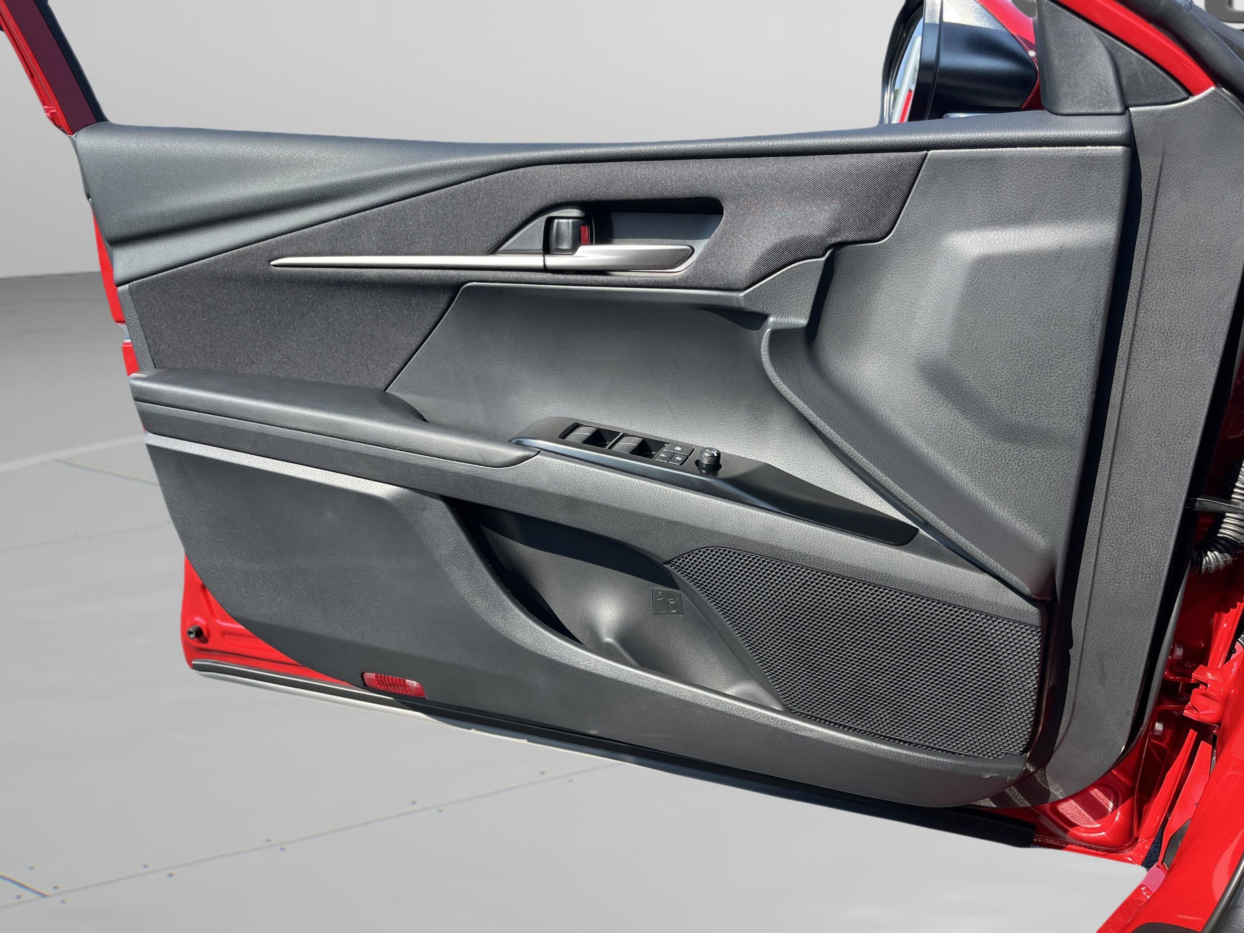 2025 Toyota Camry LE - Photo 25