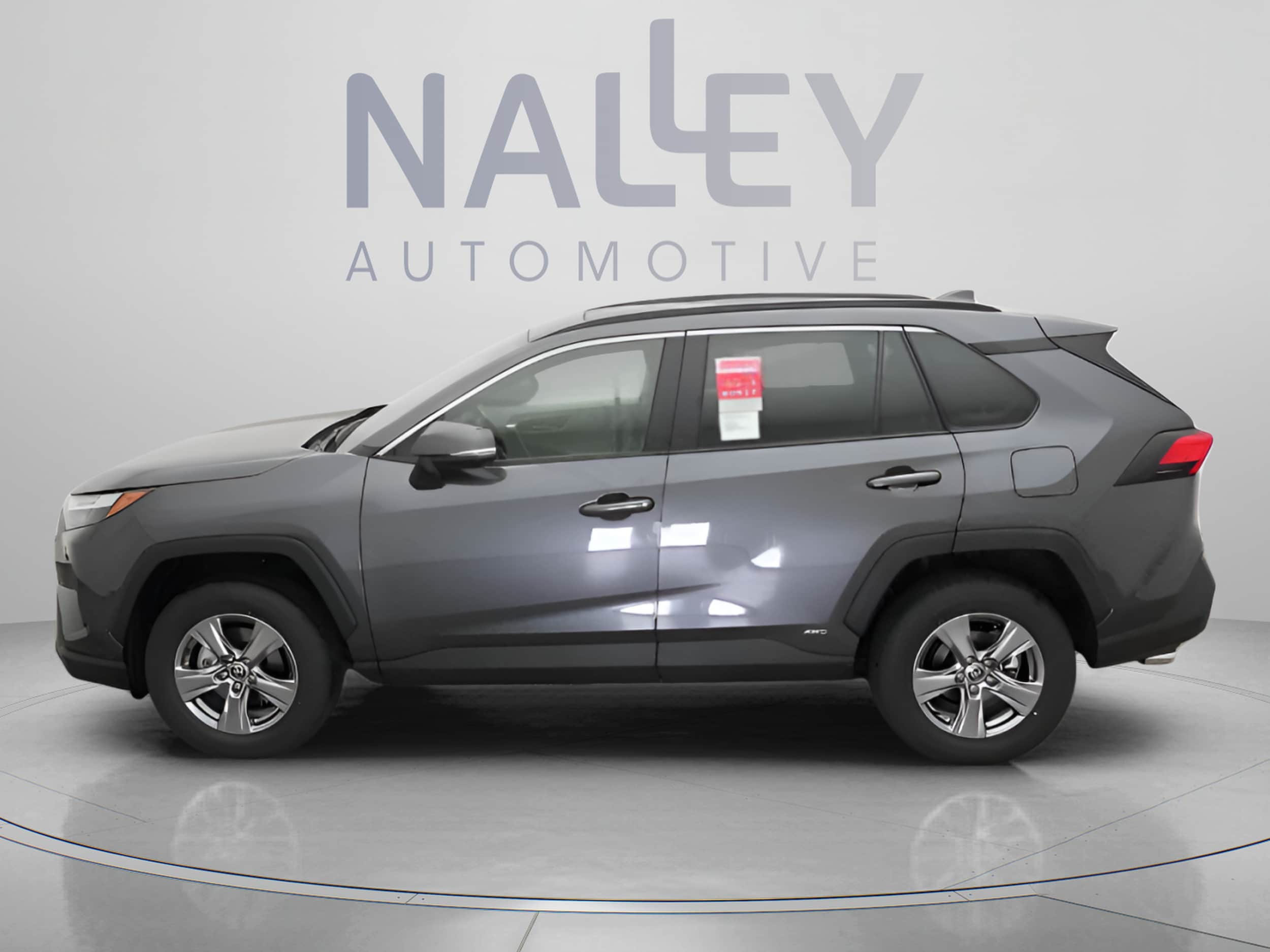 2025 Toyota RAV4 XLE - Photo 8