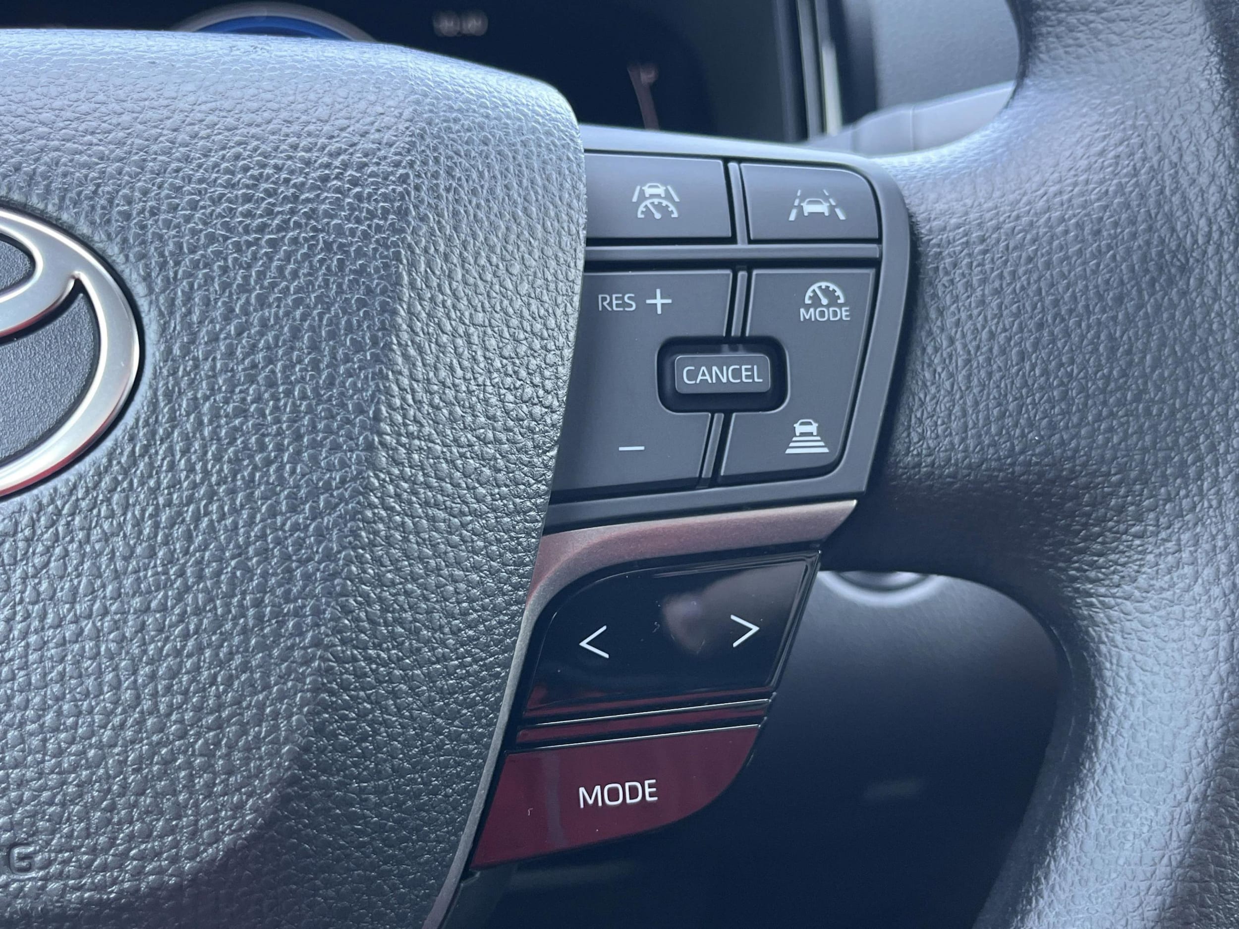 2025 Toyota Camry LE - Photo 17