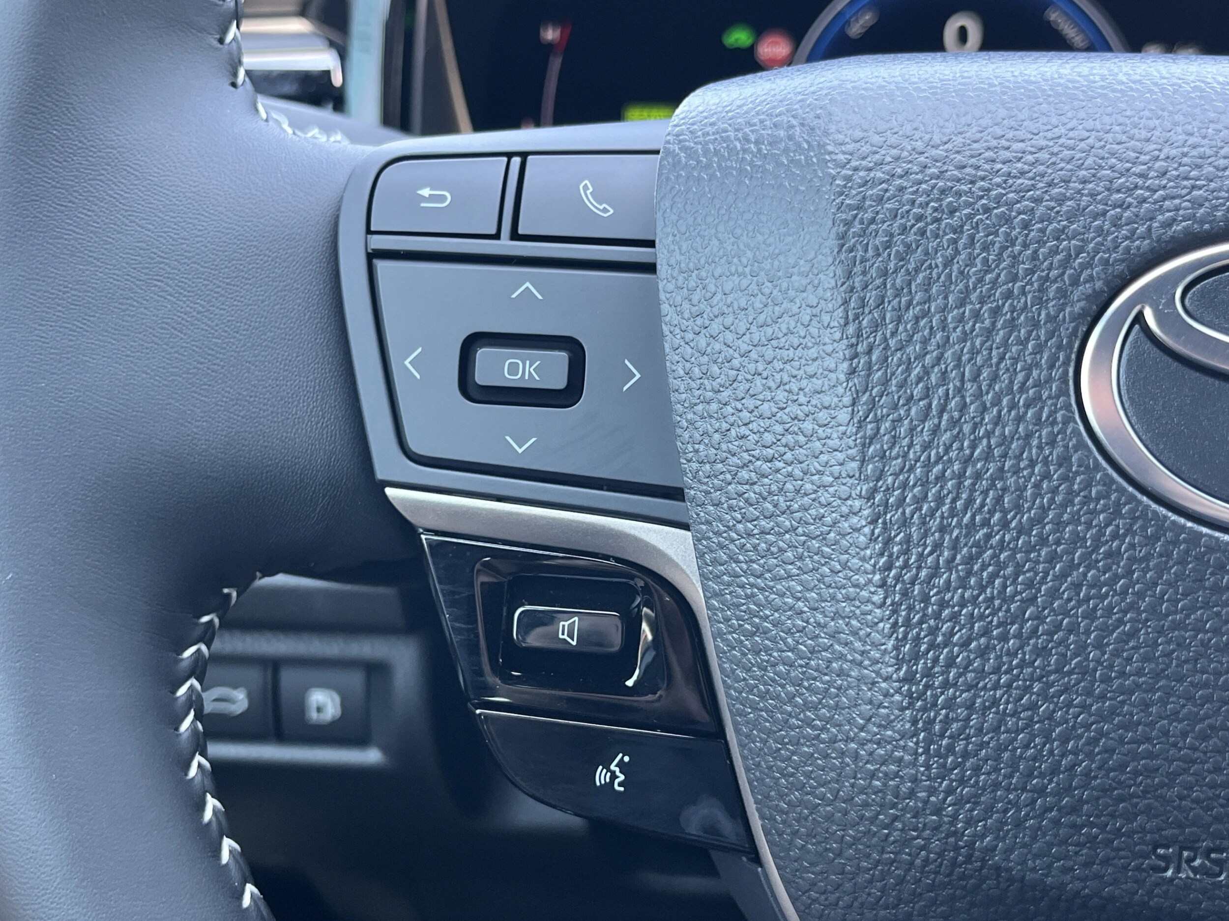 2025 Toyota Camry SE - Photo 18
