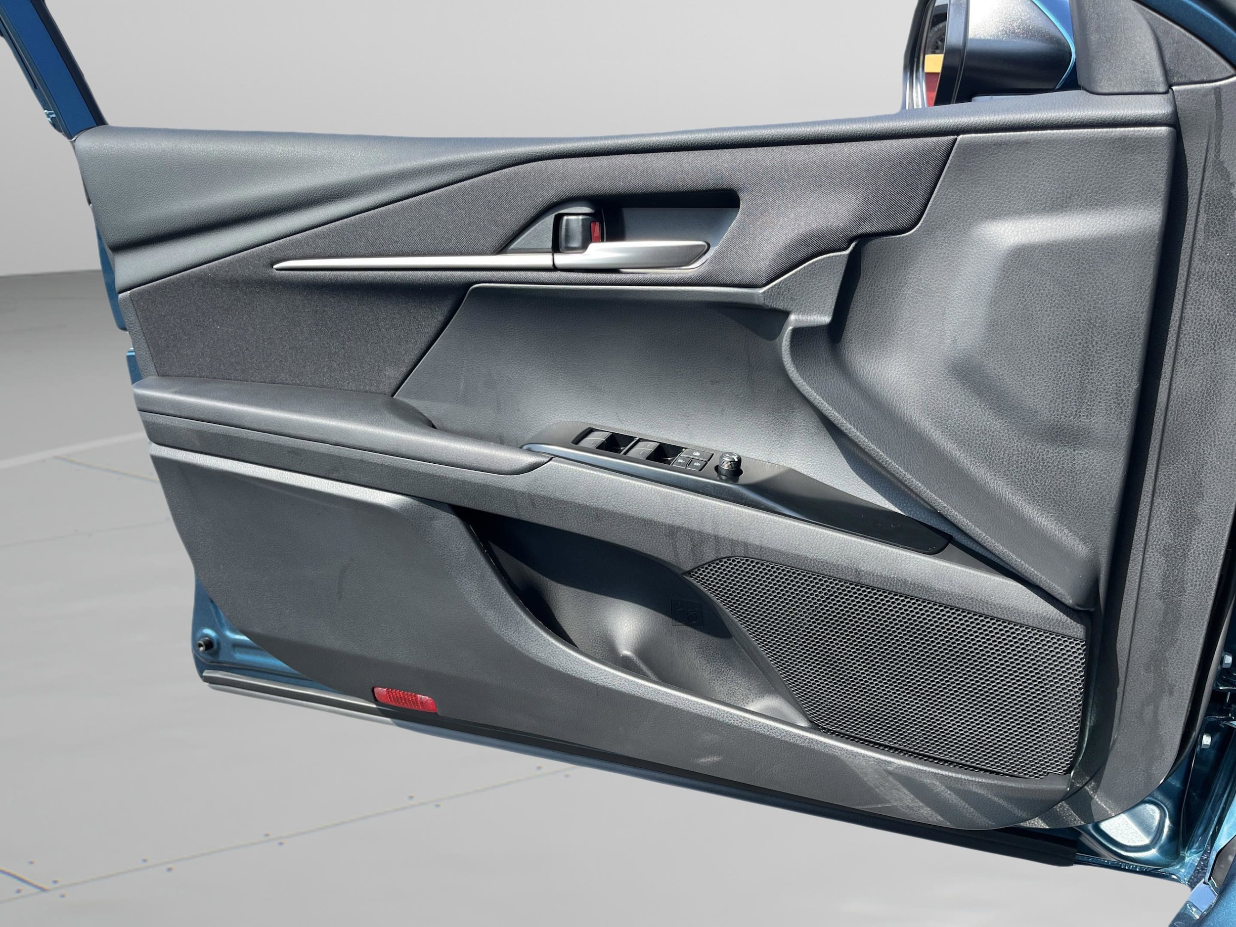 2025 Toyota Camry LE - Photo 26