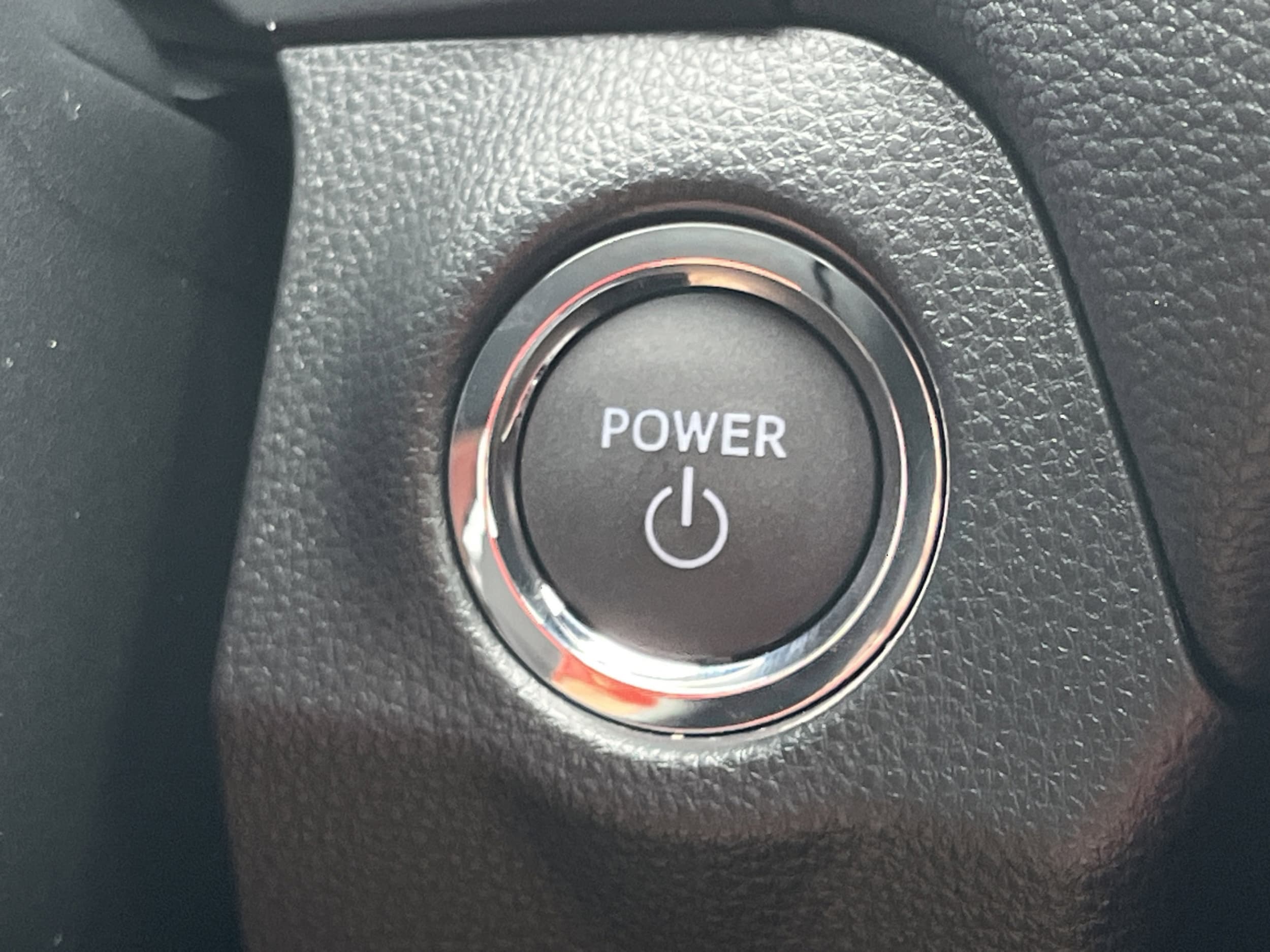 2025 Toyota RAV4 XLE - Photo 15