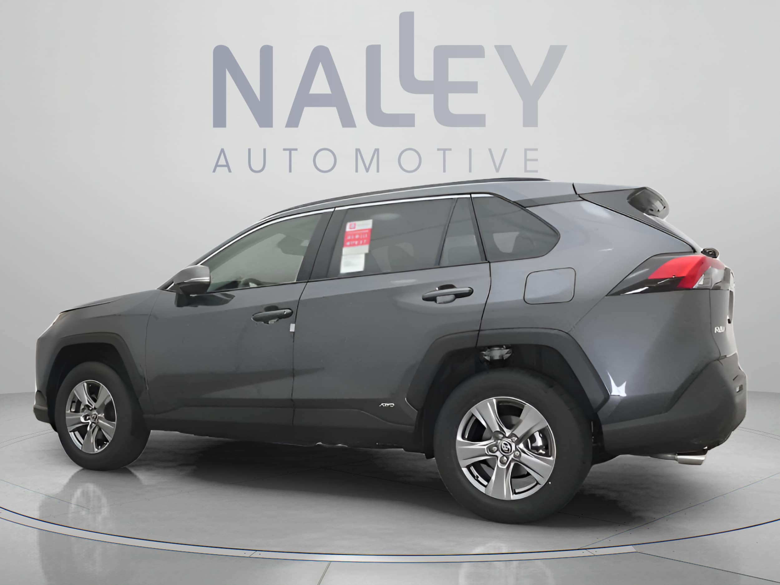 2025 Toyota RAV4 XLE - Photo 10