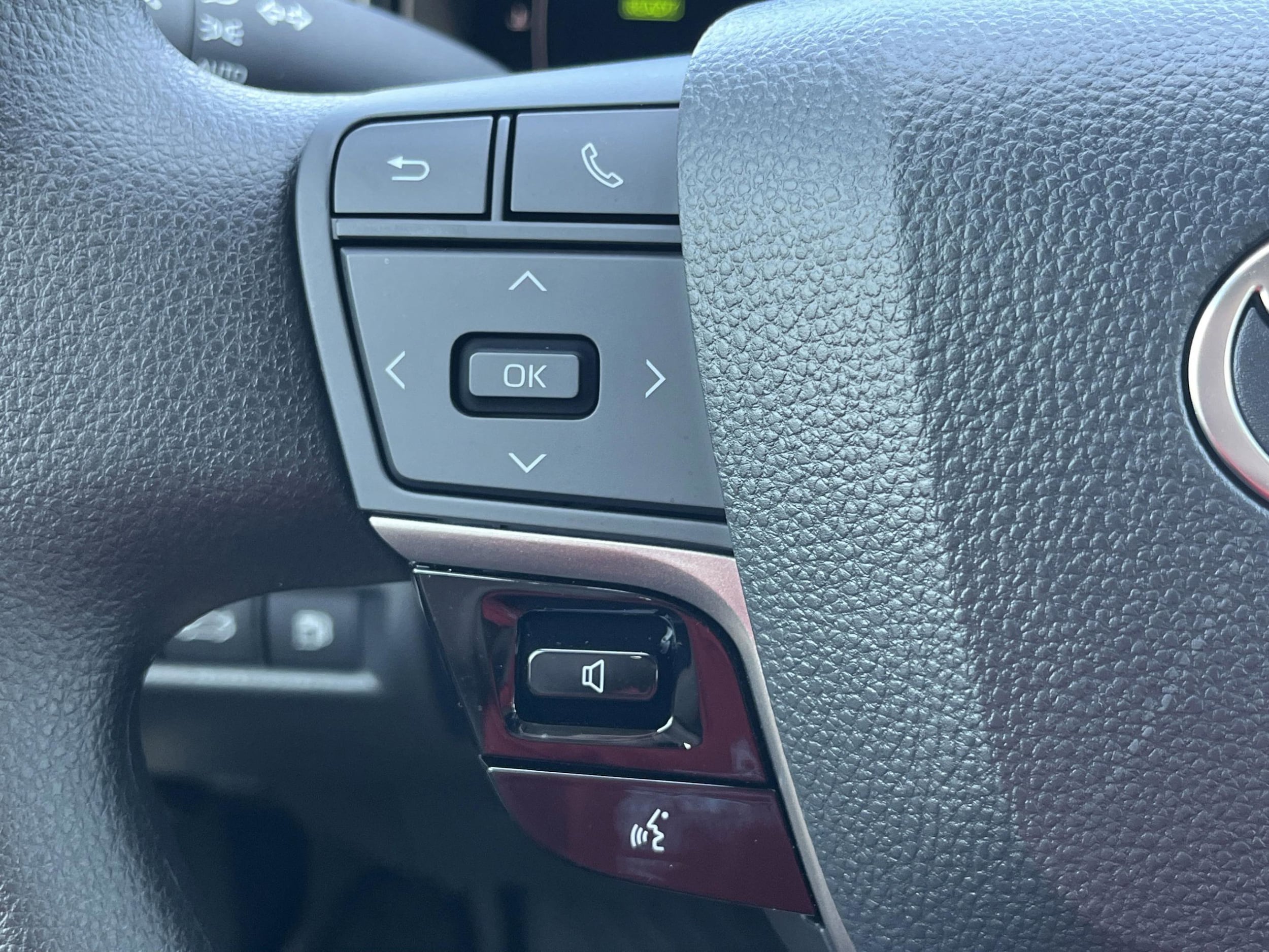 2025 Toyota Camry LE - Photo 18