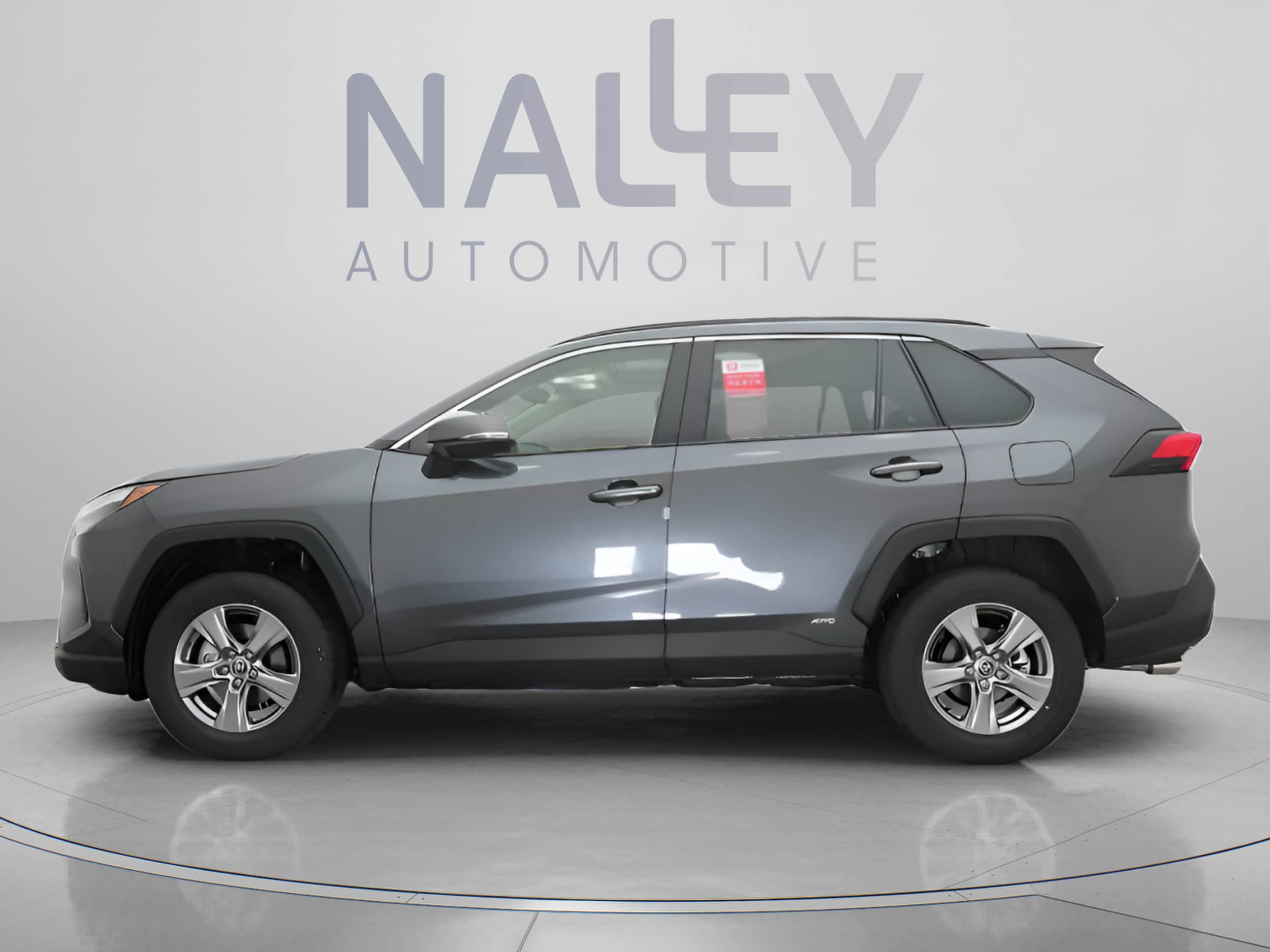 2025 Toyota RAV4 XLE - Photo 7