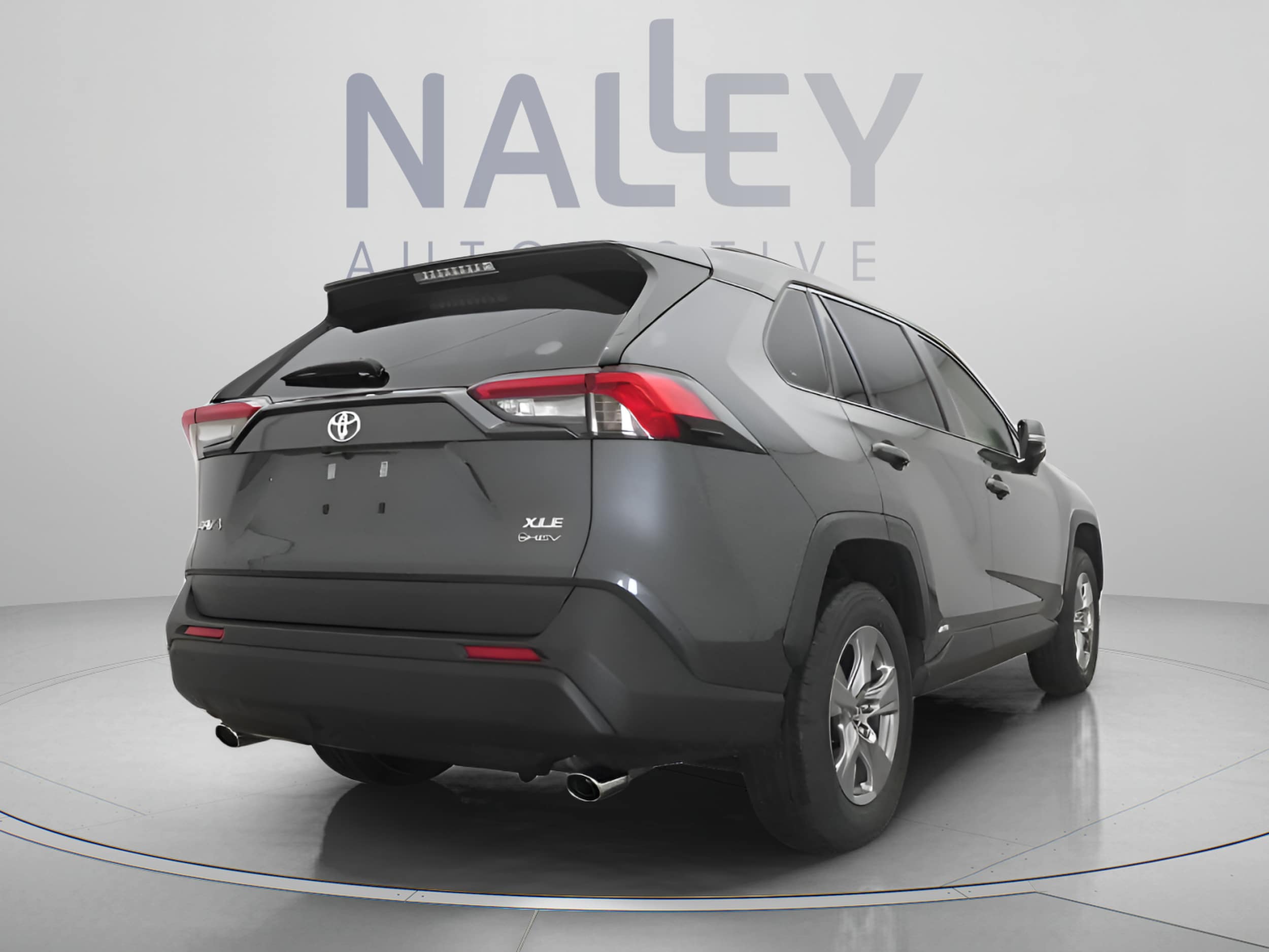 2025 Toyota RAV4 XLE - Photo 17