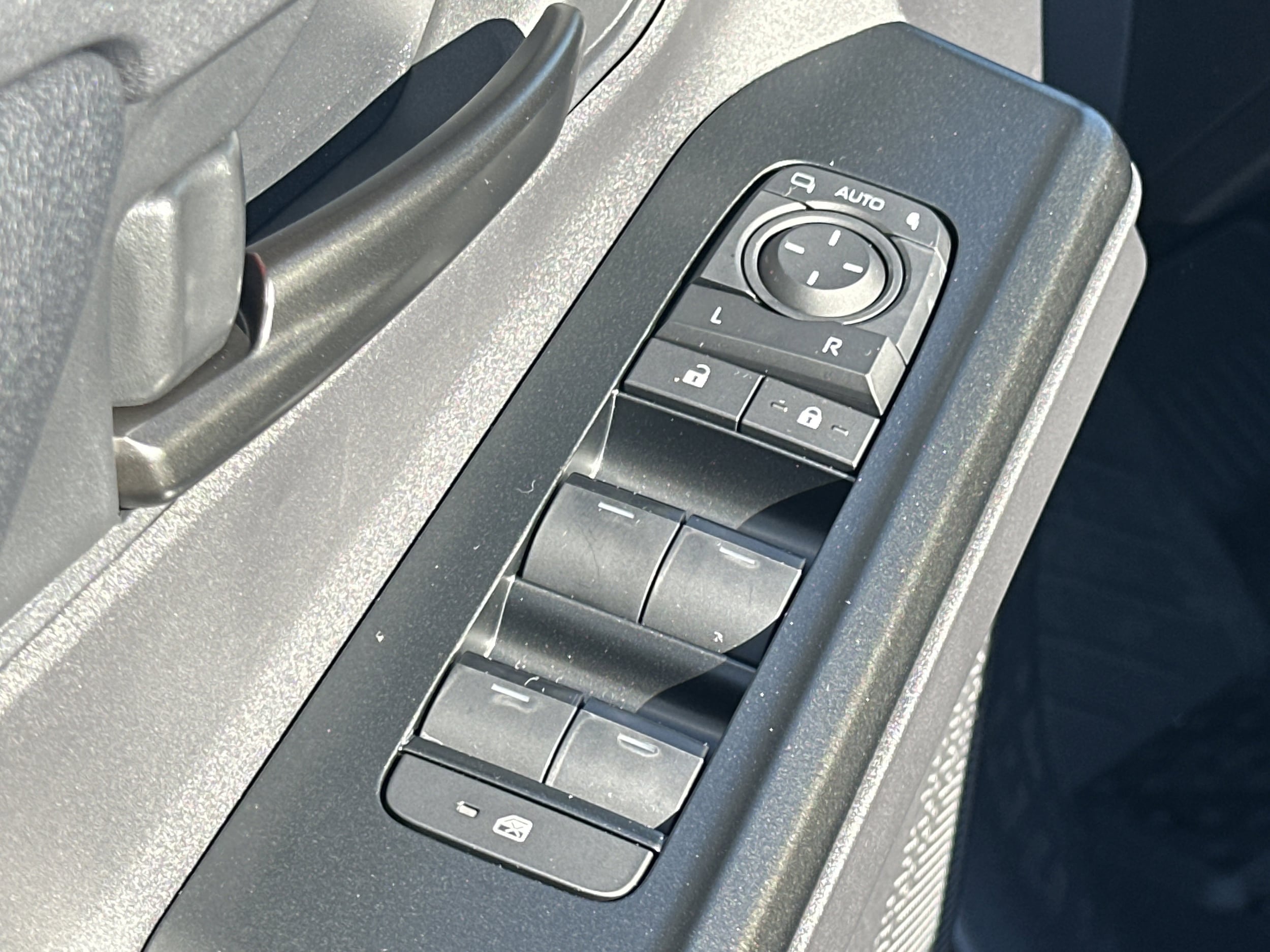 2026 Toyota bZ XLE - Photo 30