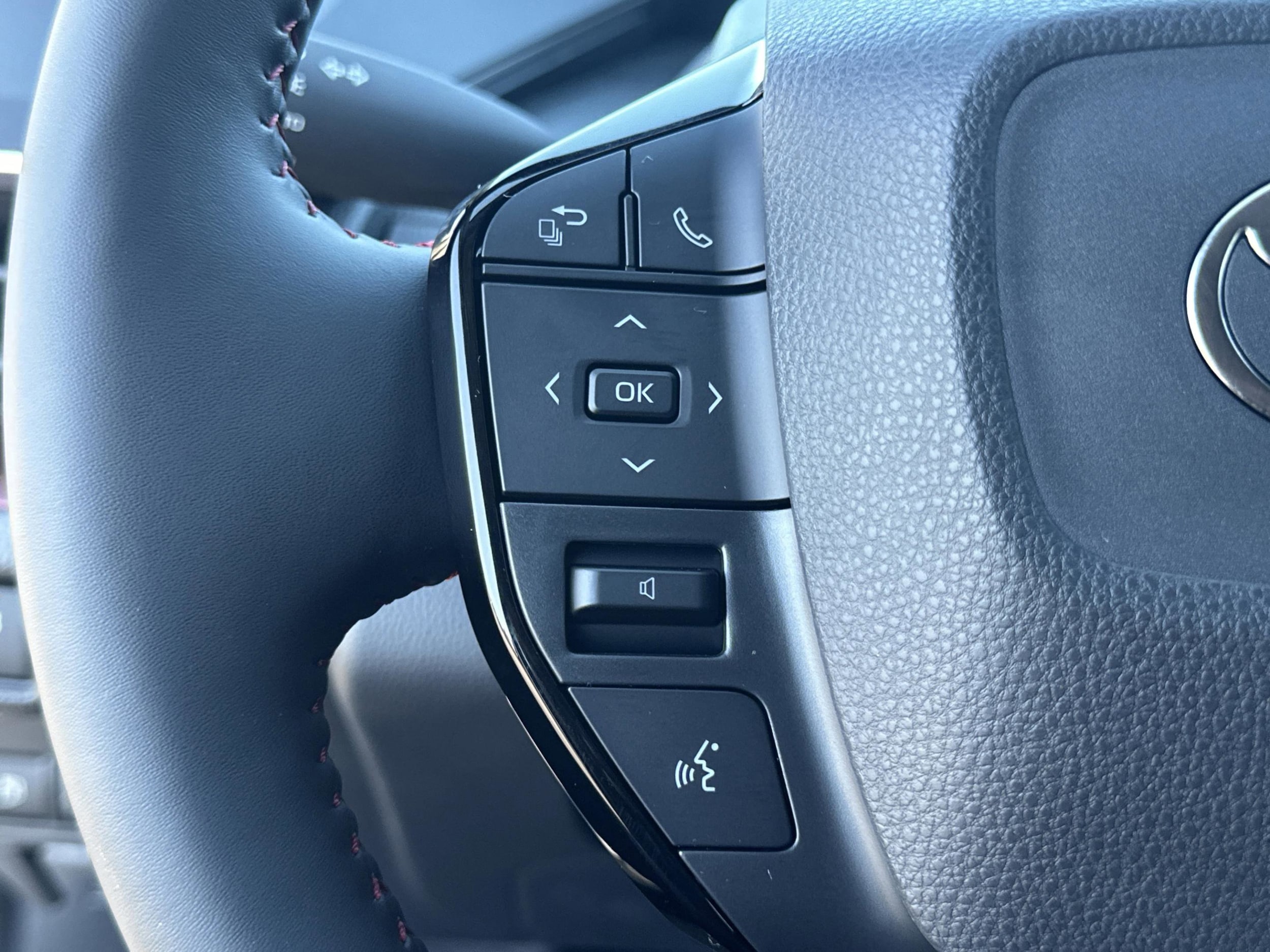 2026 Toyota Prius Plug-in Hybrid XSE Premium - Photo 16