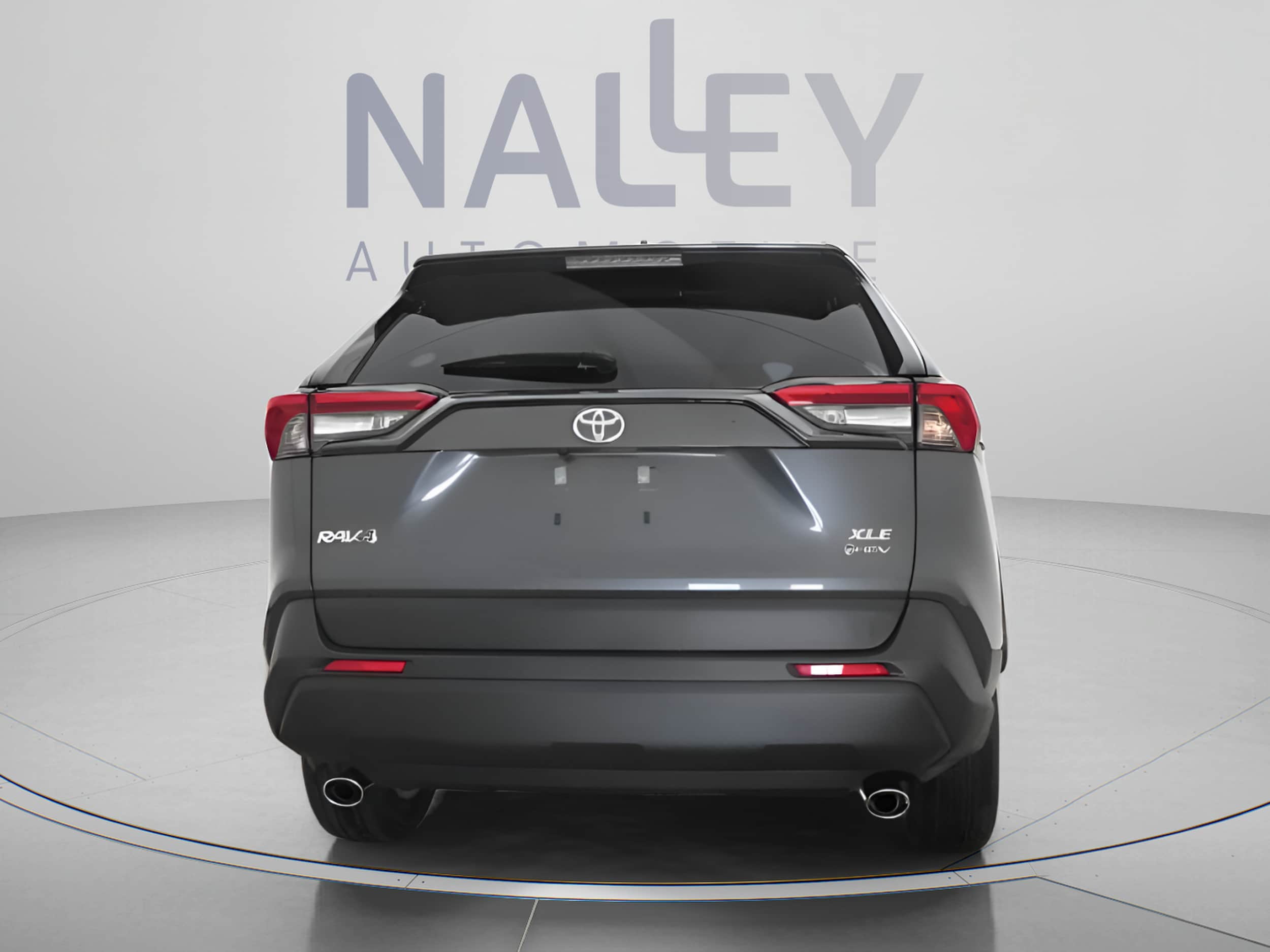 2025 Toyota RAV4 XLE - Photo 16