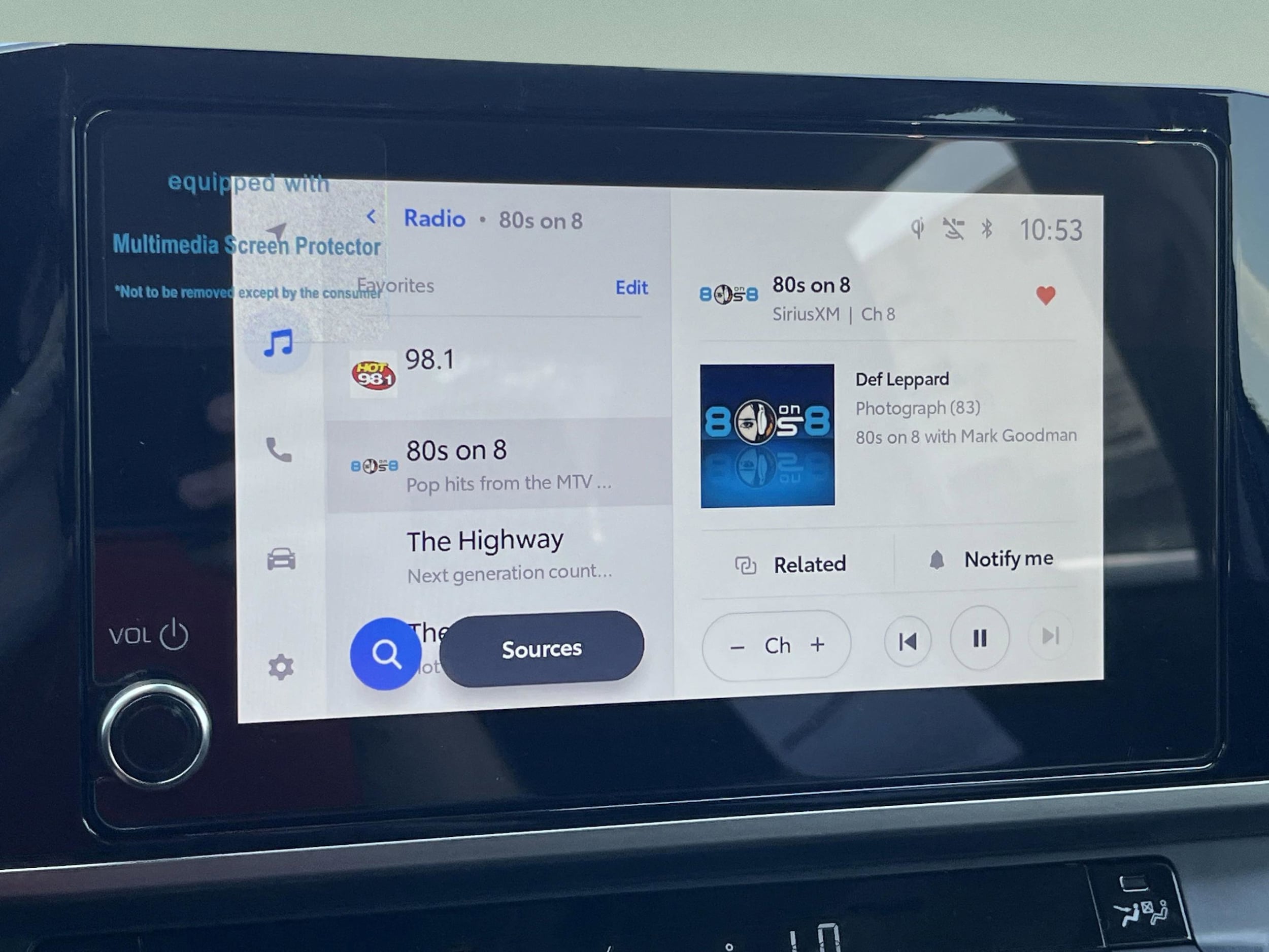 2025 Toyota Camry LE - Photo 9