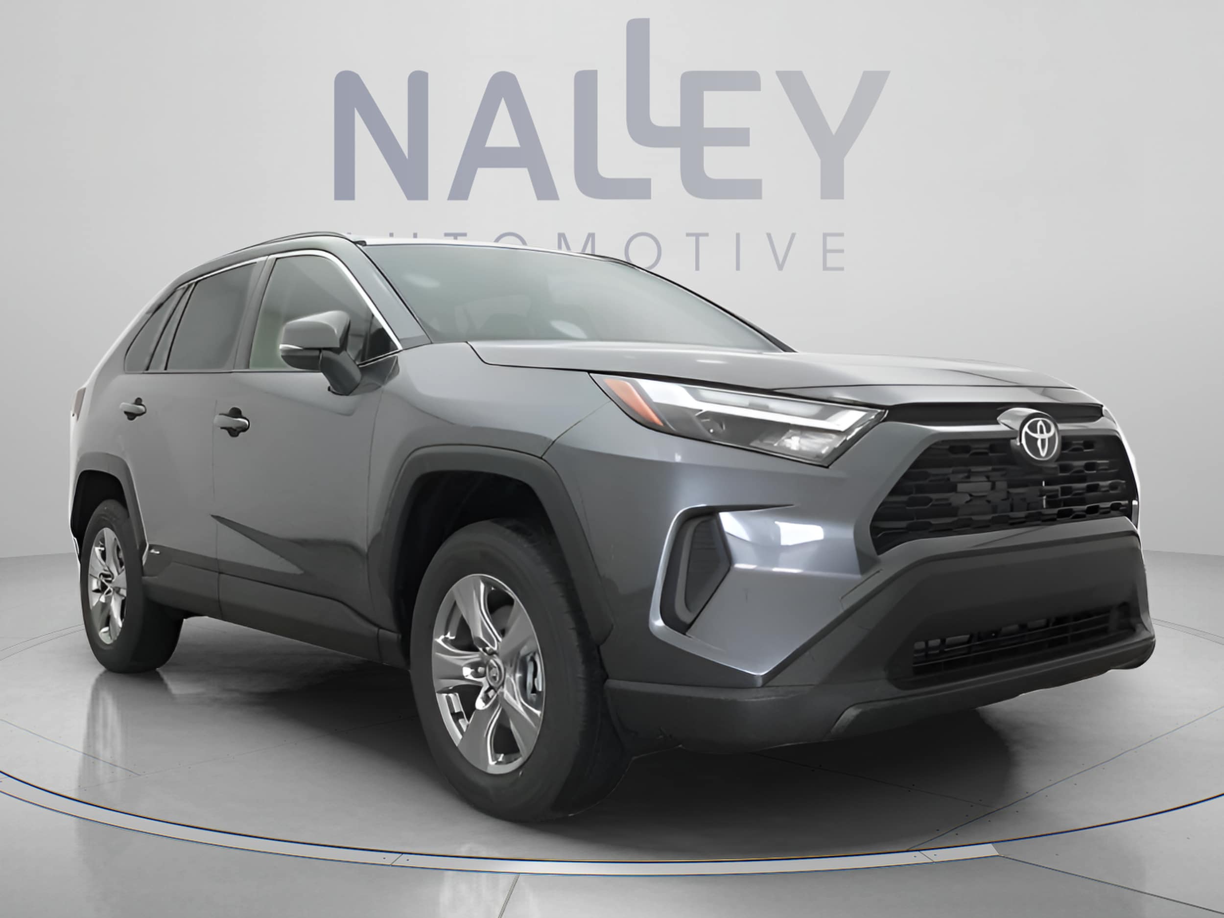 2025 Toyota RAV4 XLE - Photo 28