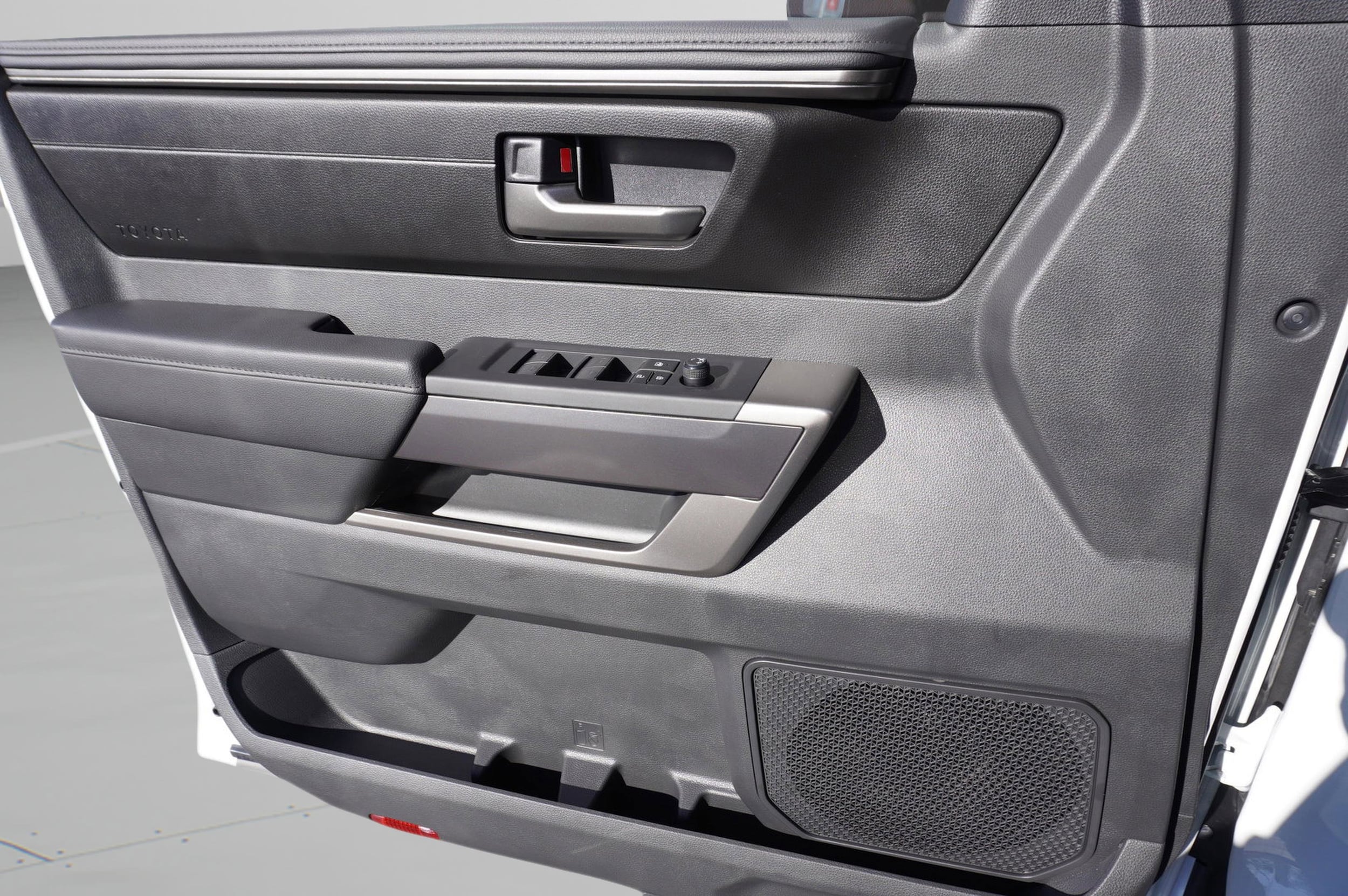 2025 Toyota Tundra SR5 - Photo 31