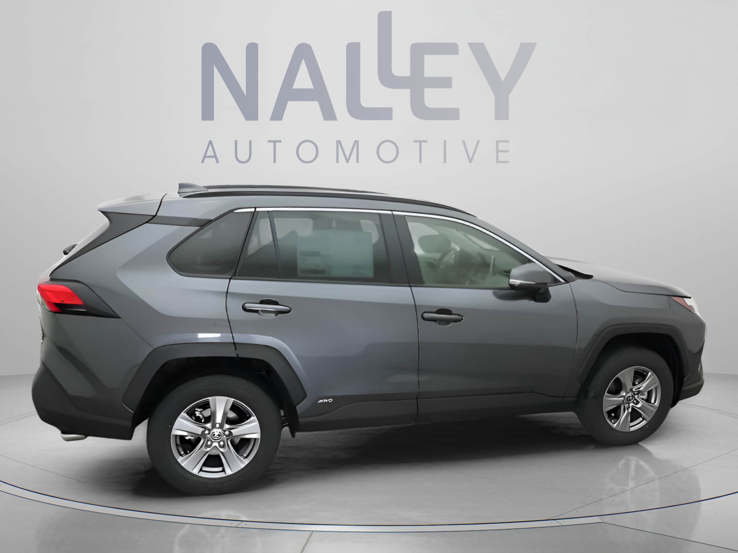 2025 Toyota RAV4 XLE - Photo 22