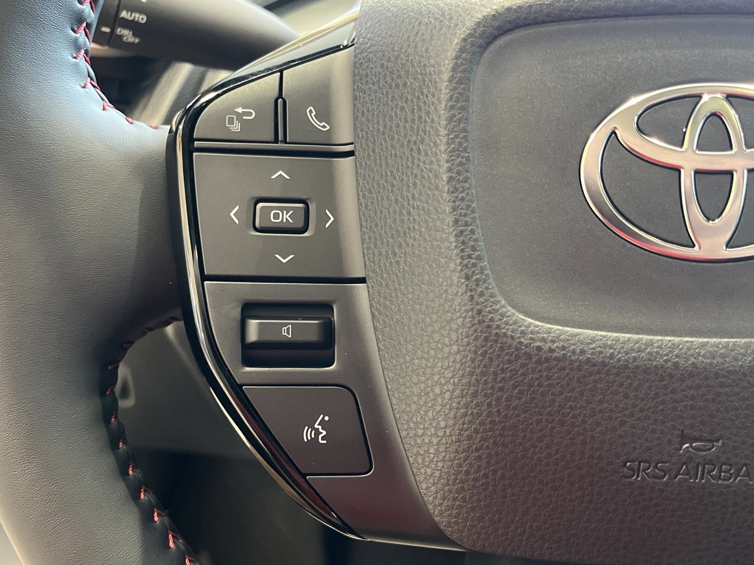 2026 Toyota Prius Plug-in Hybrid XSE - Photo 12