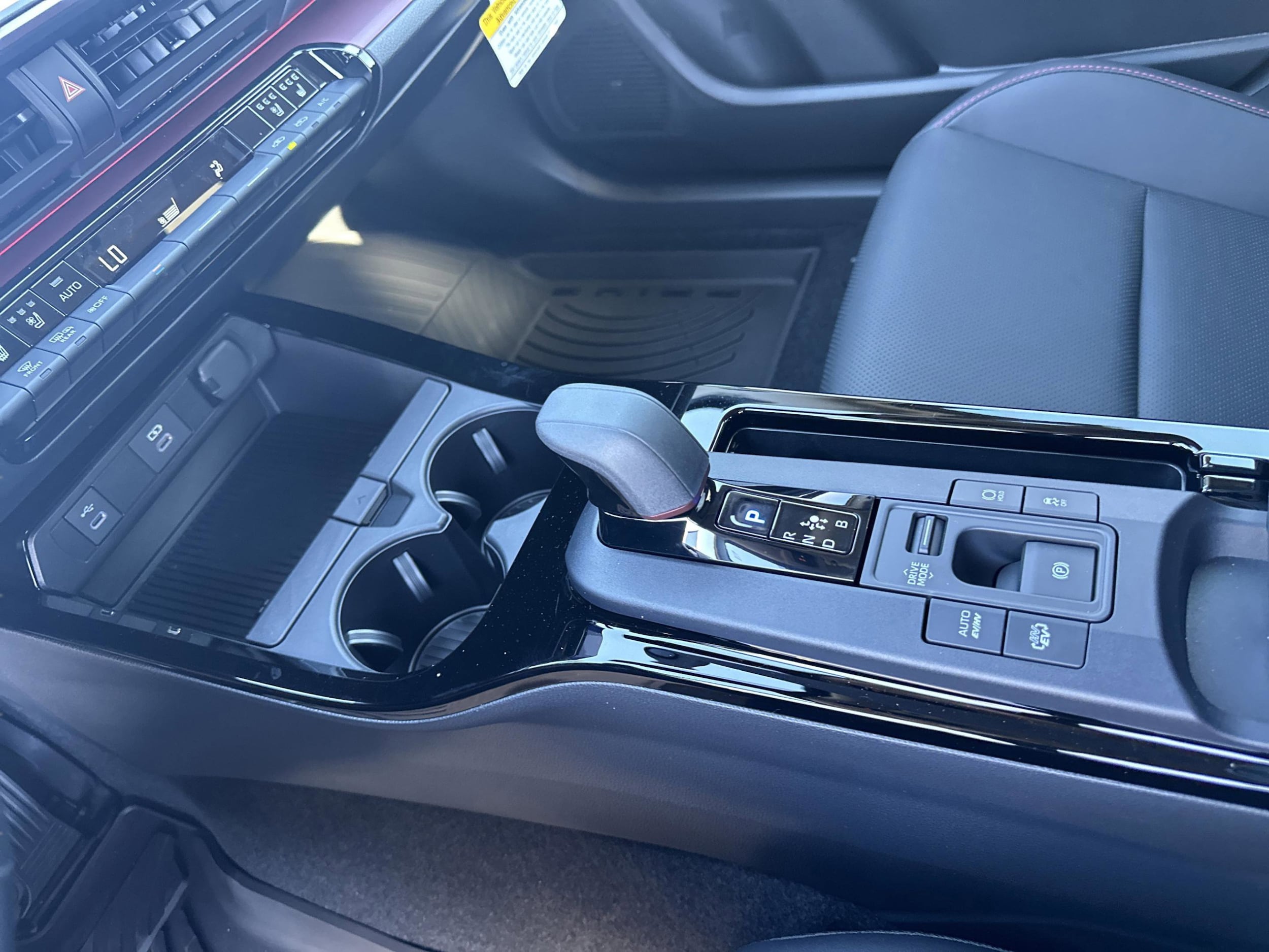 2026 Toyota Prius Plug-in Hybrid XSE Premium - Photo 14