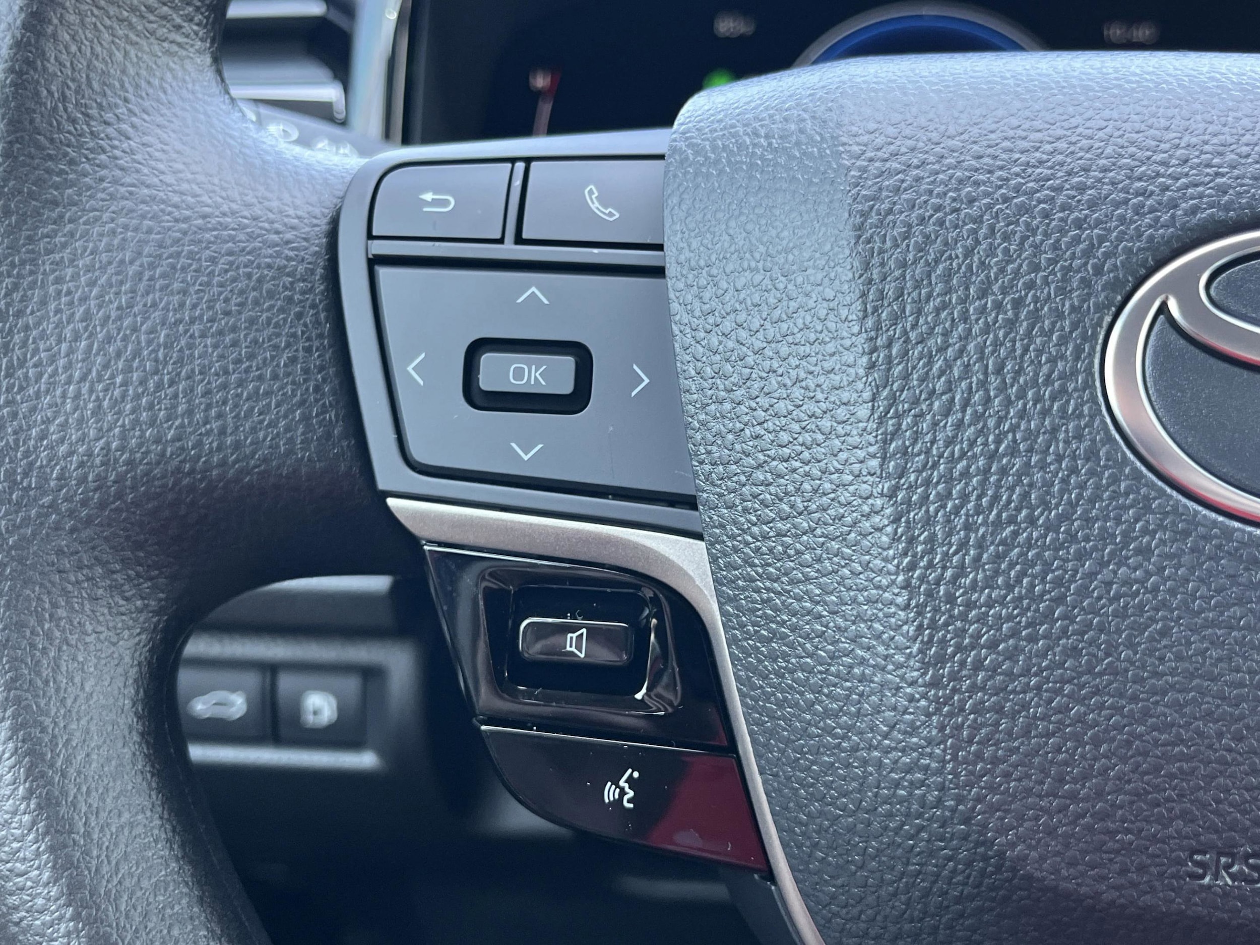 2025 Toyota Camry LE - Photo 19