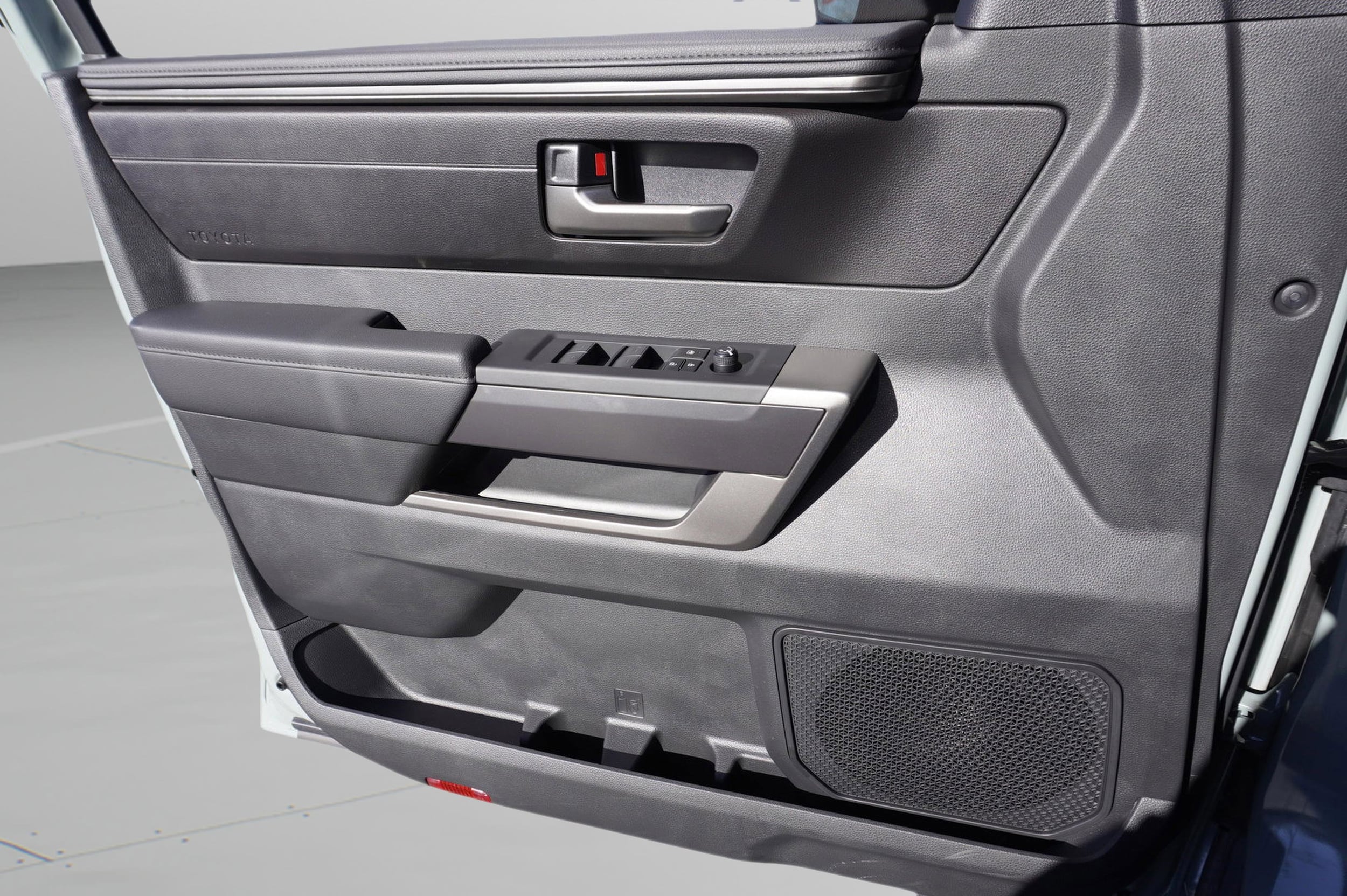 2025 Toyota Tundra SR5 - Photo 29