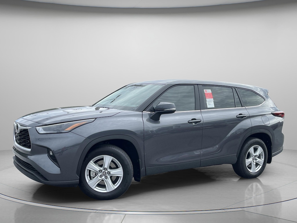 Used 2025 Toyota Highlander LE SUV
