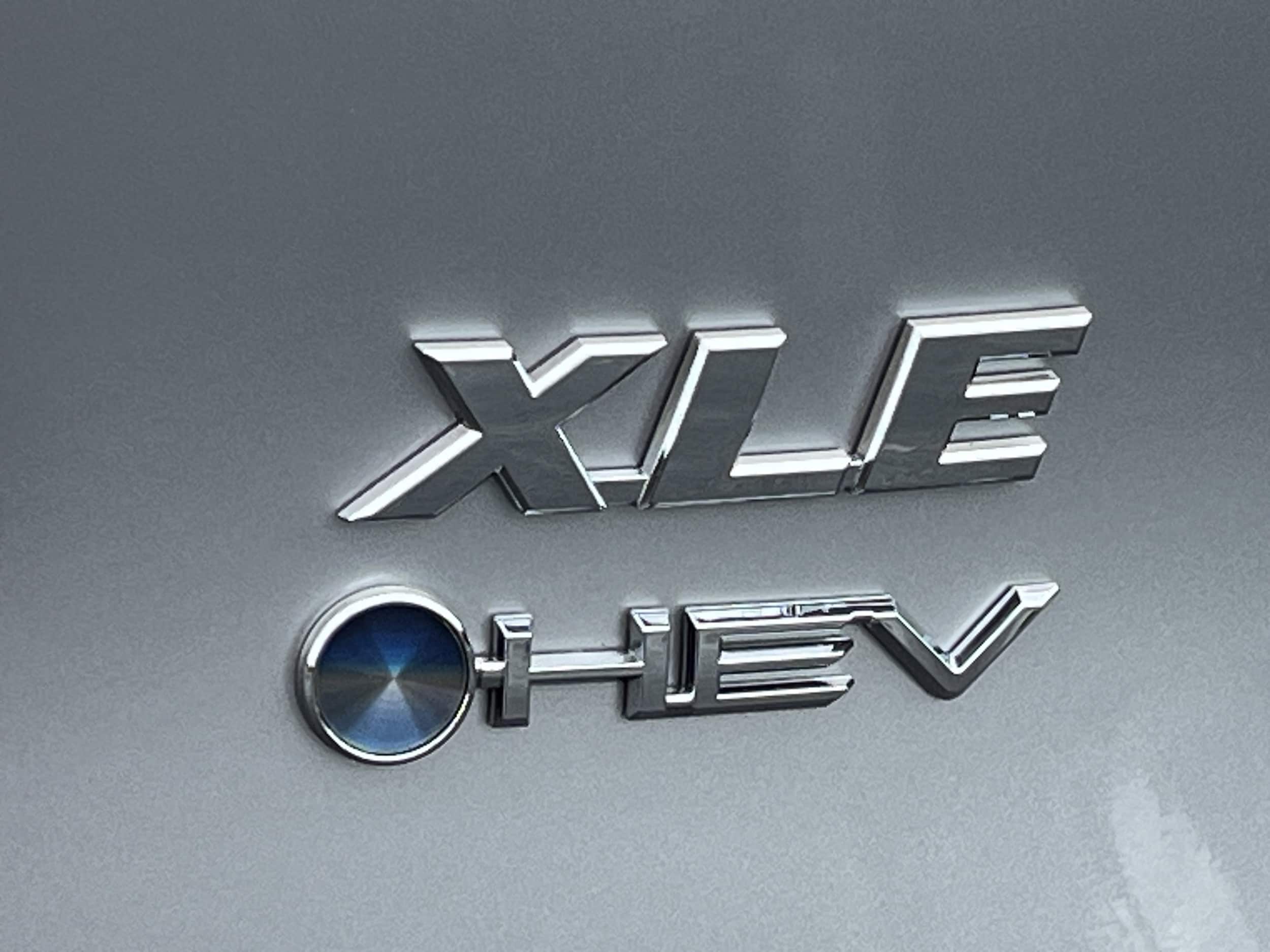 2025 Toyota RAV4 XLE - Photo 26