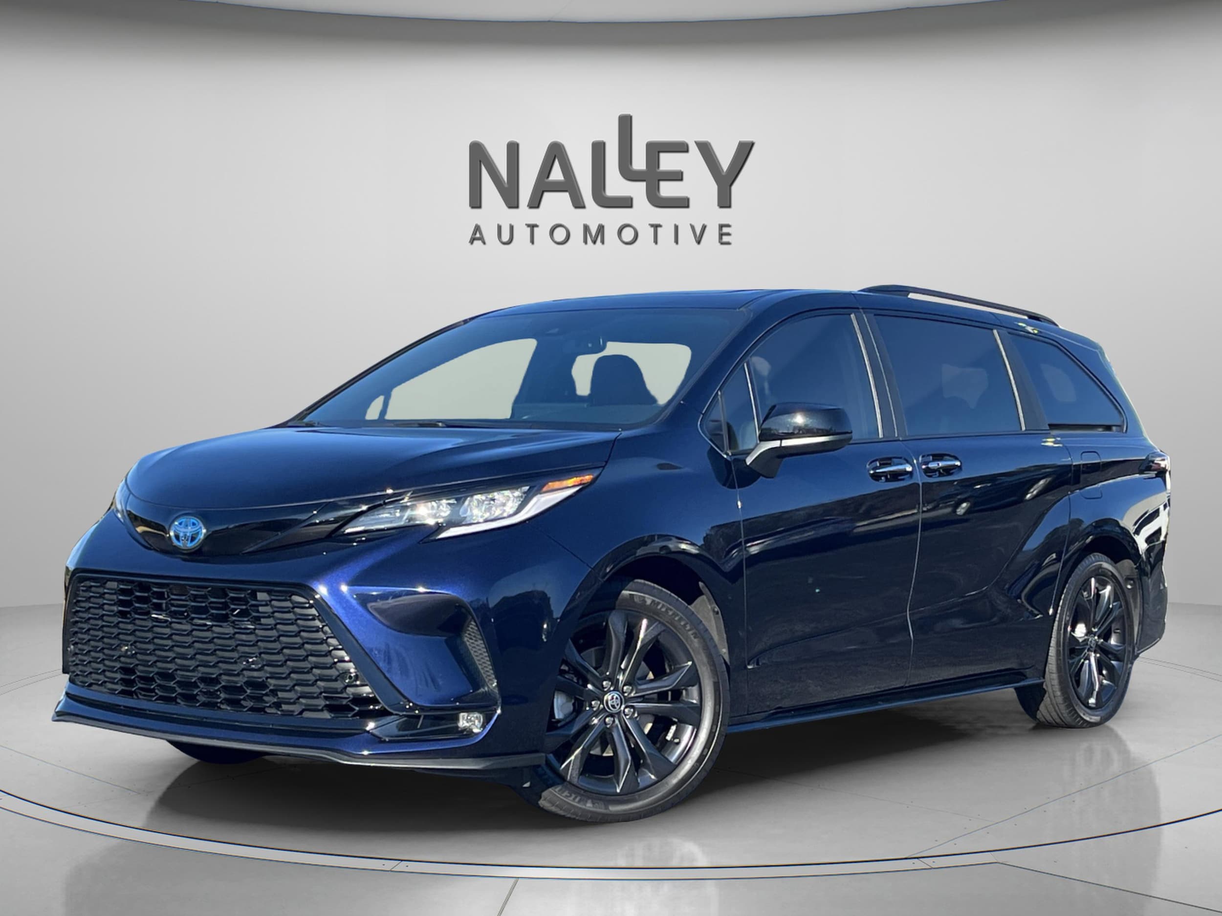 2025 Toyota Sienna XSE's photo