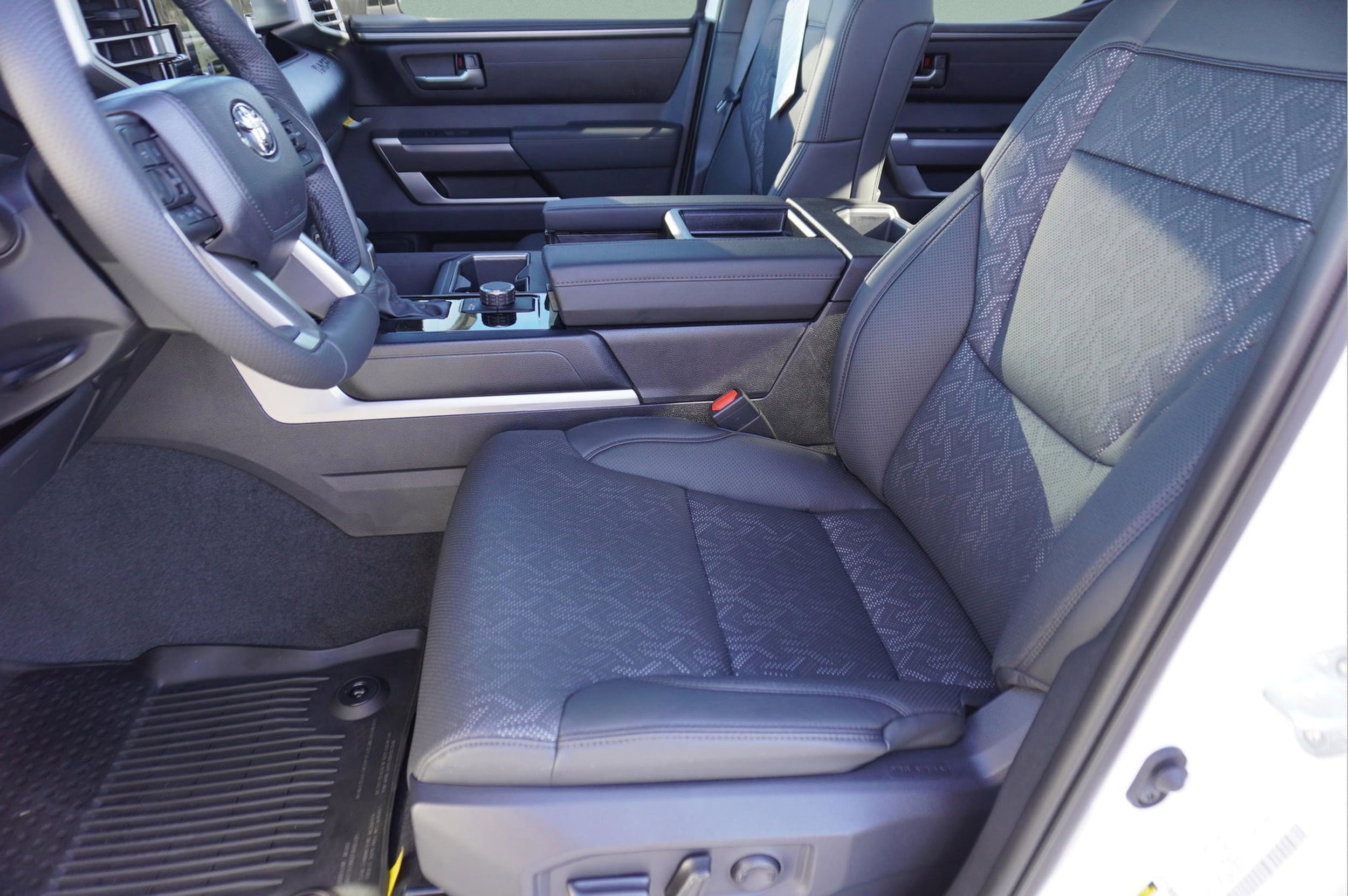 2025 Toyota Tundra SR5 - Photo 27