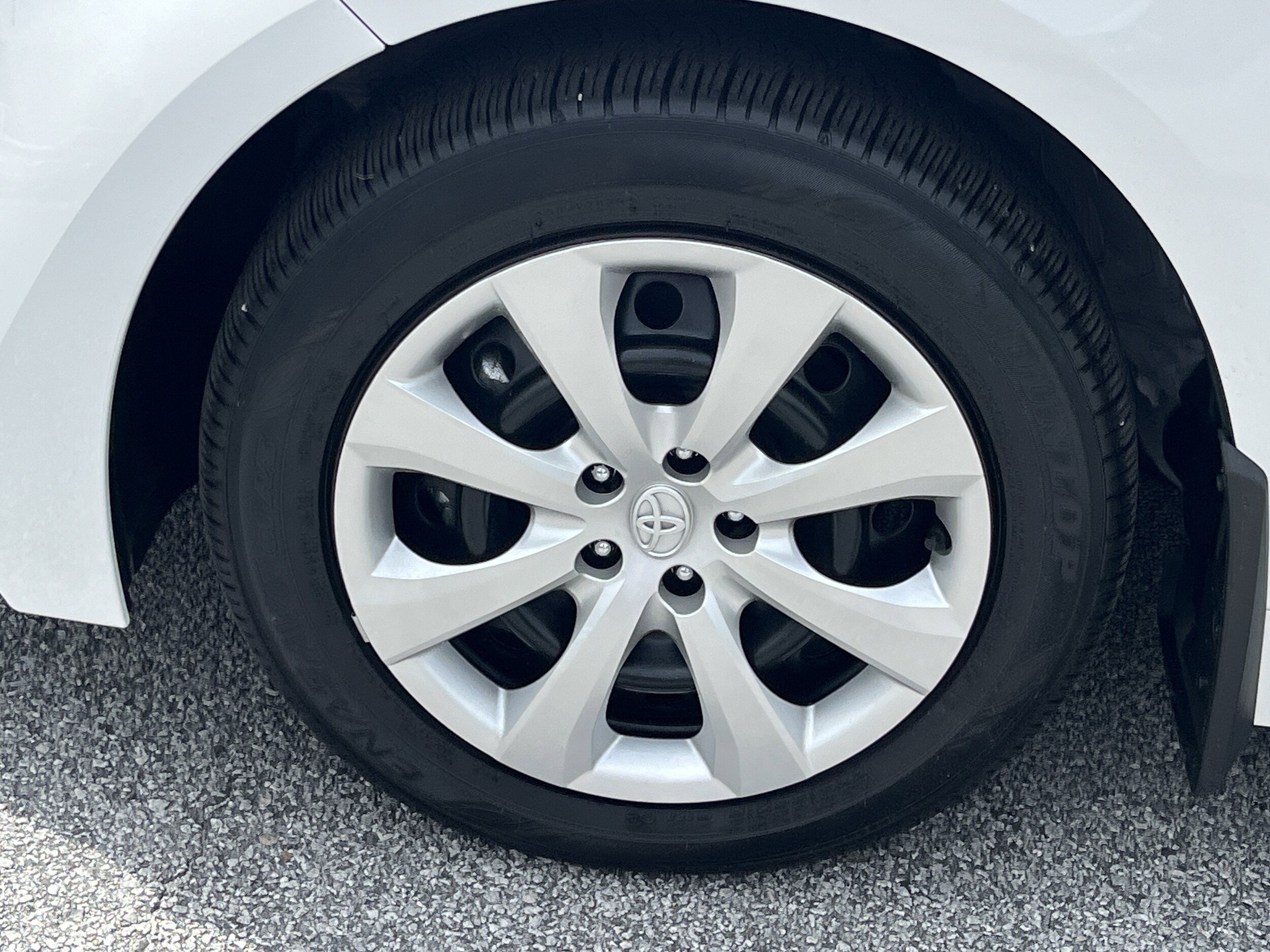 2026 Toyota Corolla LE - Photo 28