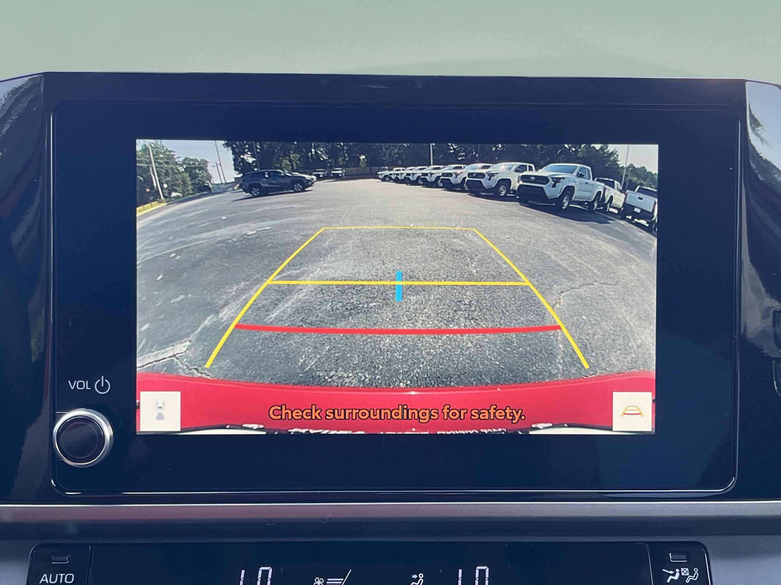 2025 Toyota Camry LE - Photo 8