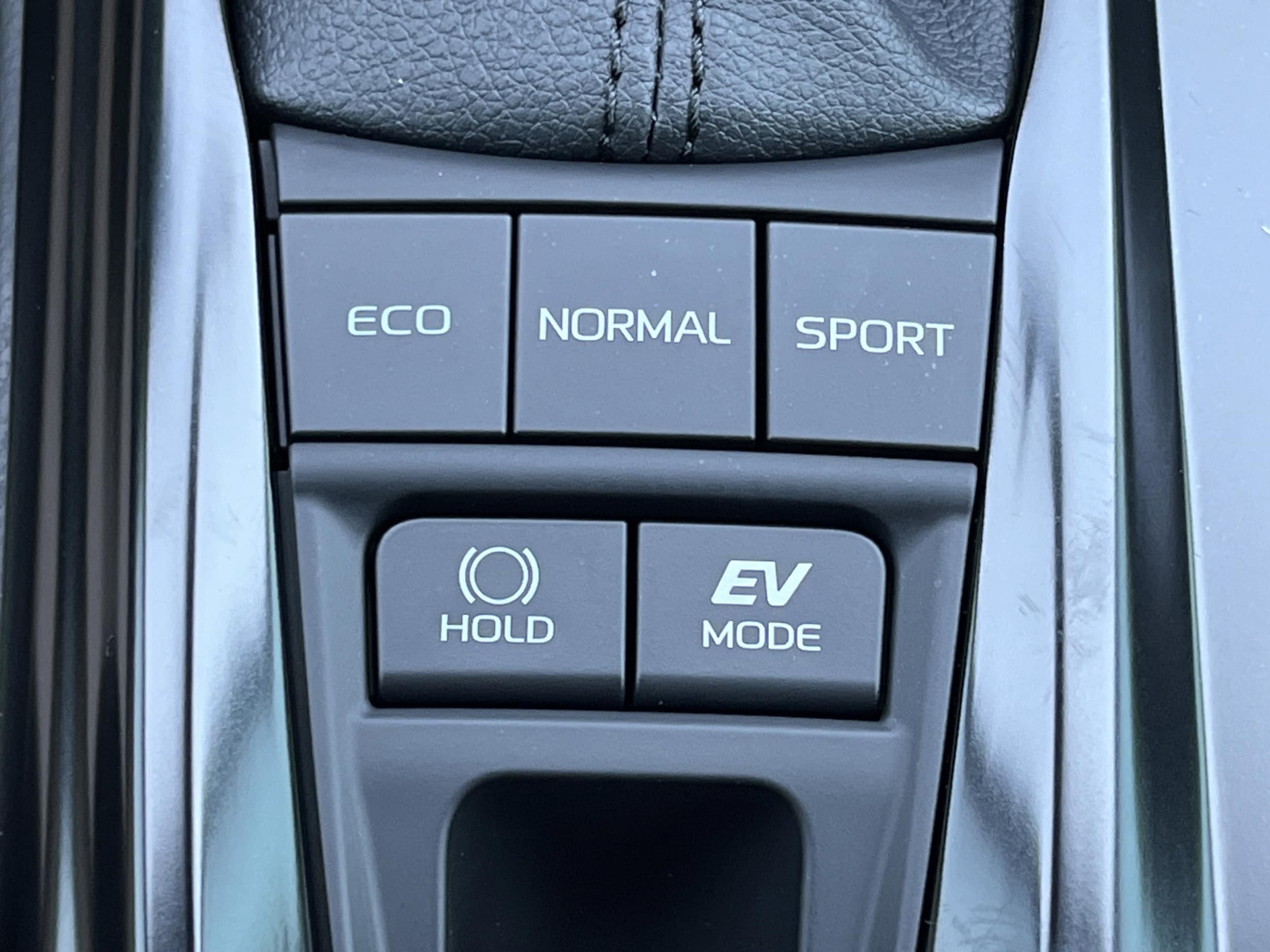2025 Toyota Camry SE - Photo 13