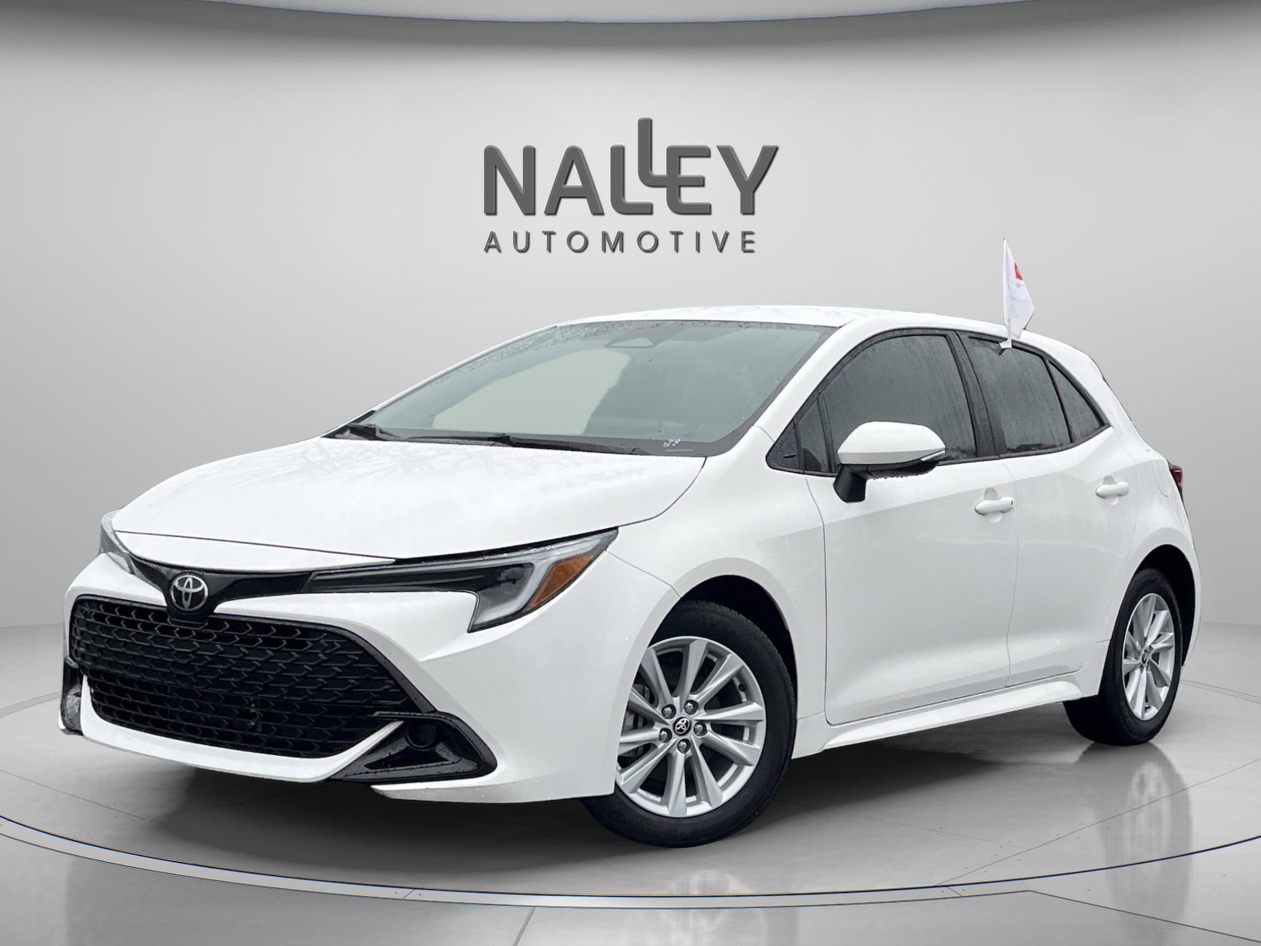 2025 Toyota Corolla Hatchback SE's photo