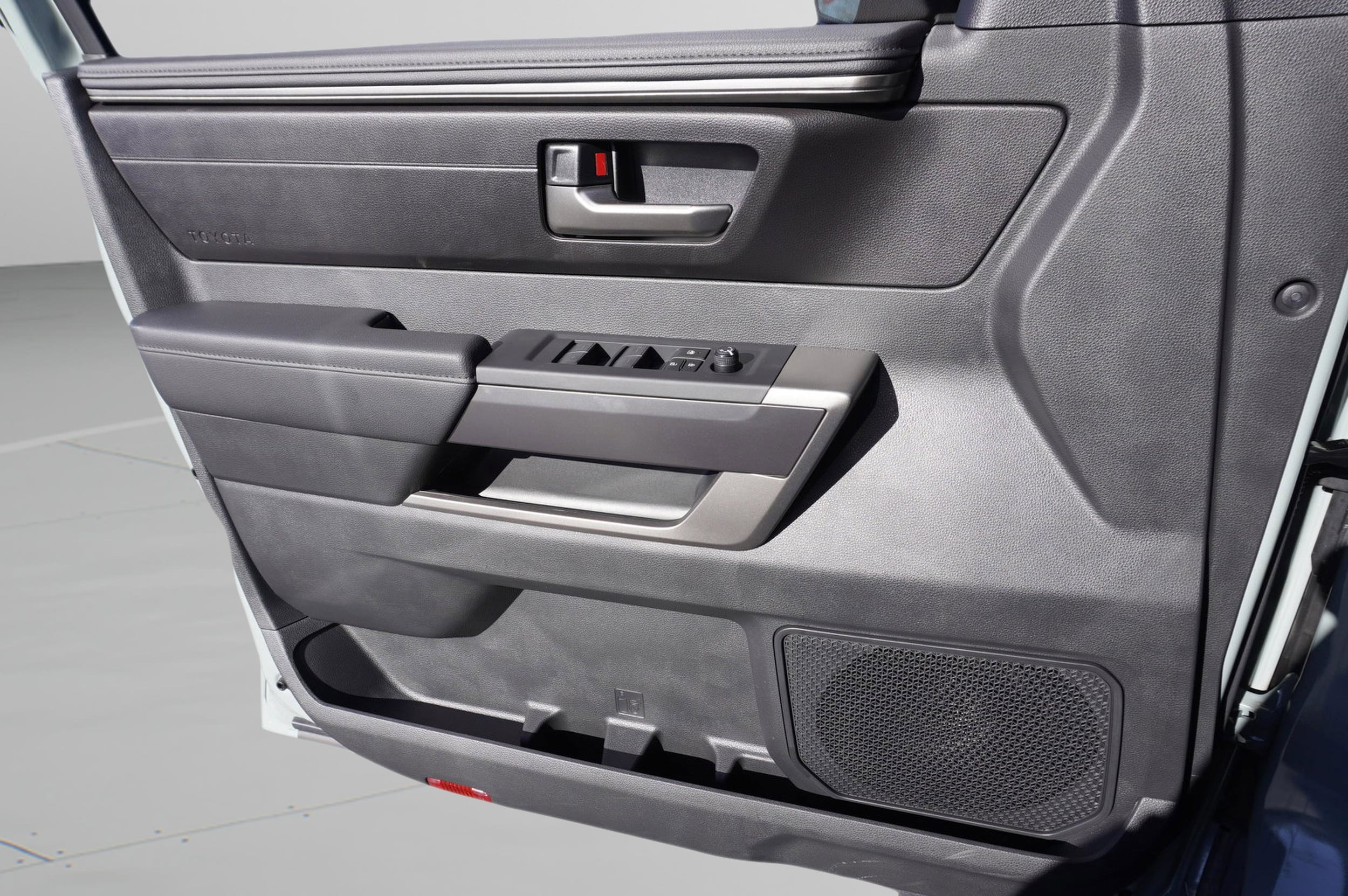 2025 Toyota Tundra SR5 - Photo 29