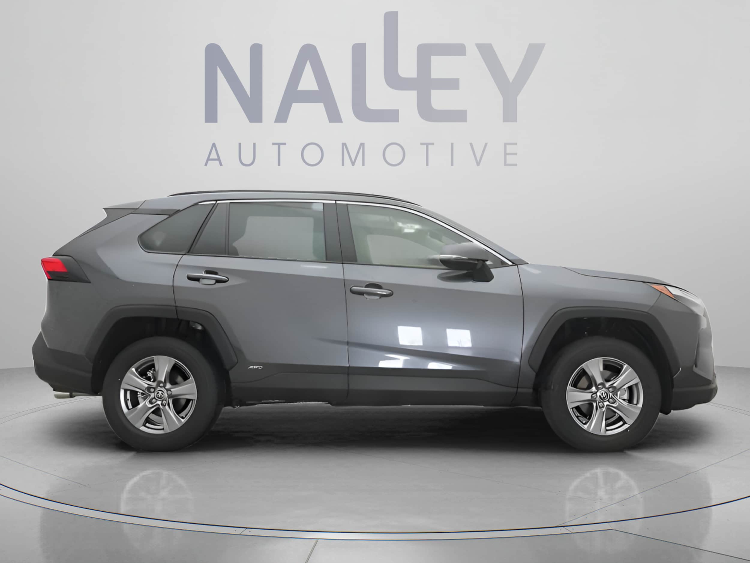 2025 Toyota RAV4 XLE - Photo 23