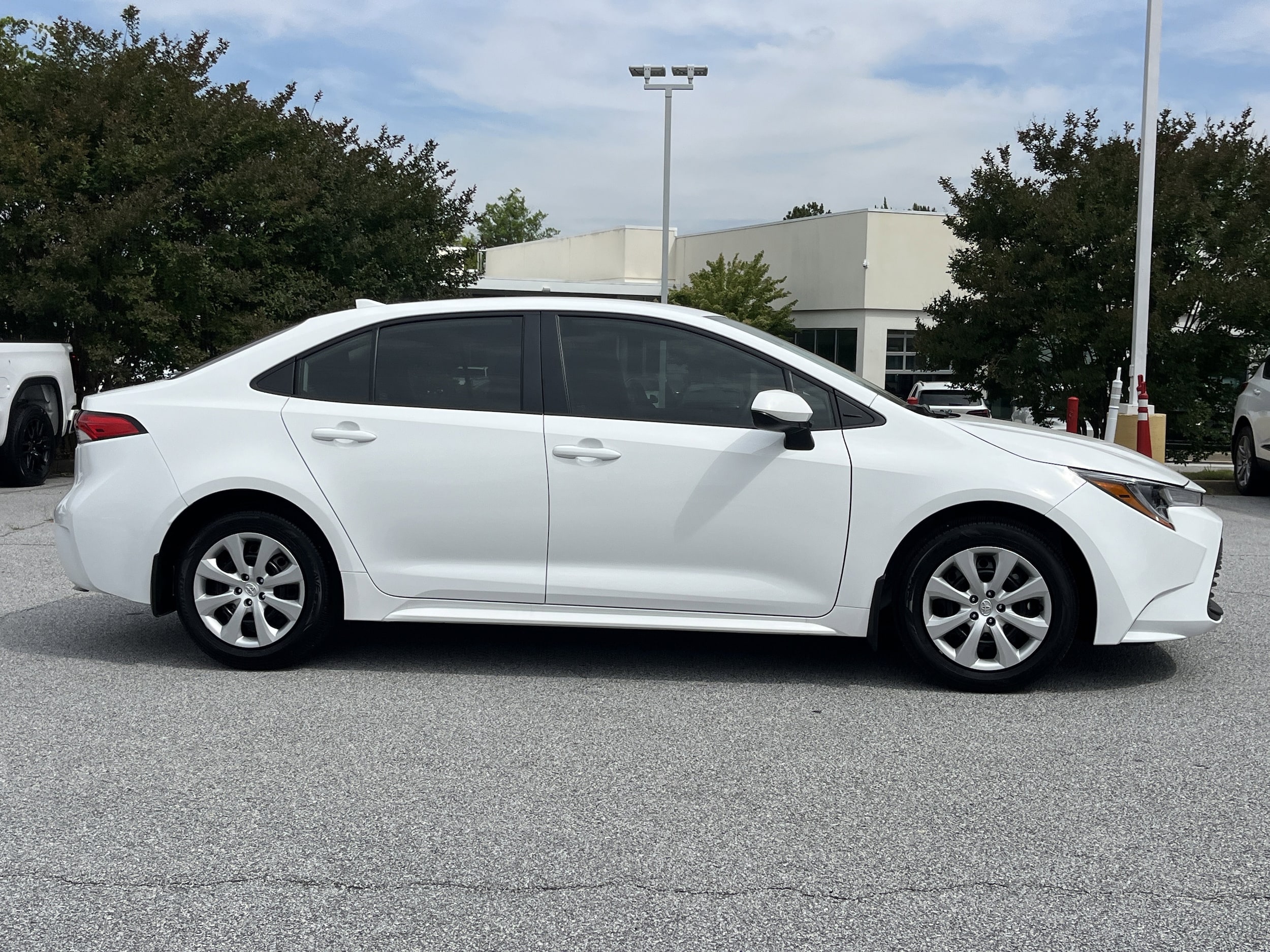 2026 Toyota Corolla LE - Photo 25