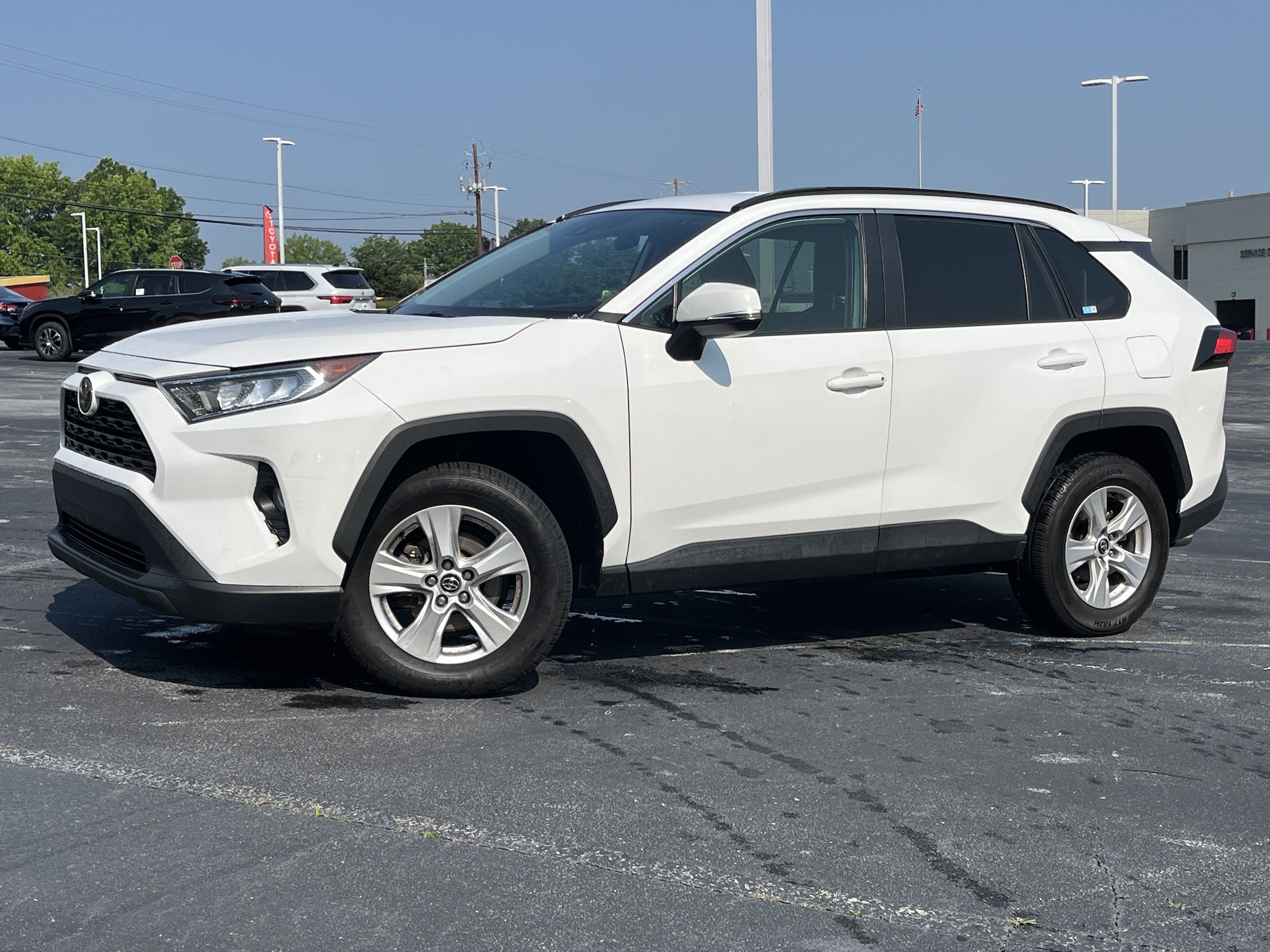 Used 2021 Toyota RAV4 XLE with VIN 2T3W1RFV8MW117888 for sale in Union City, GA