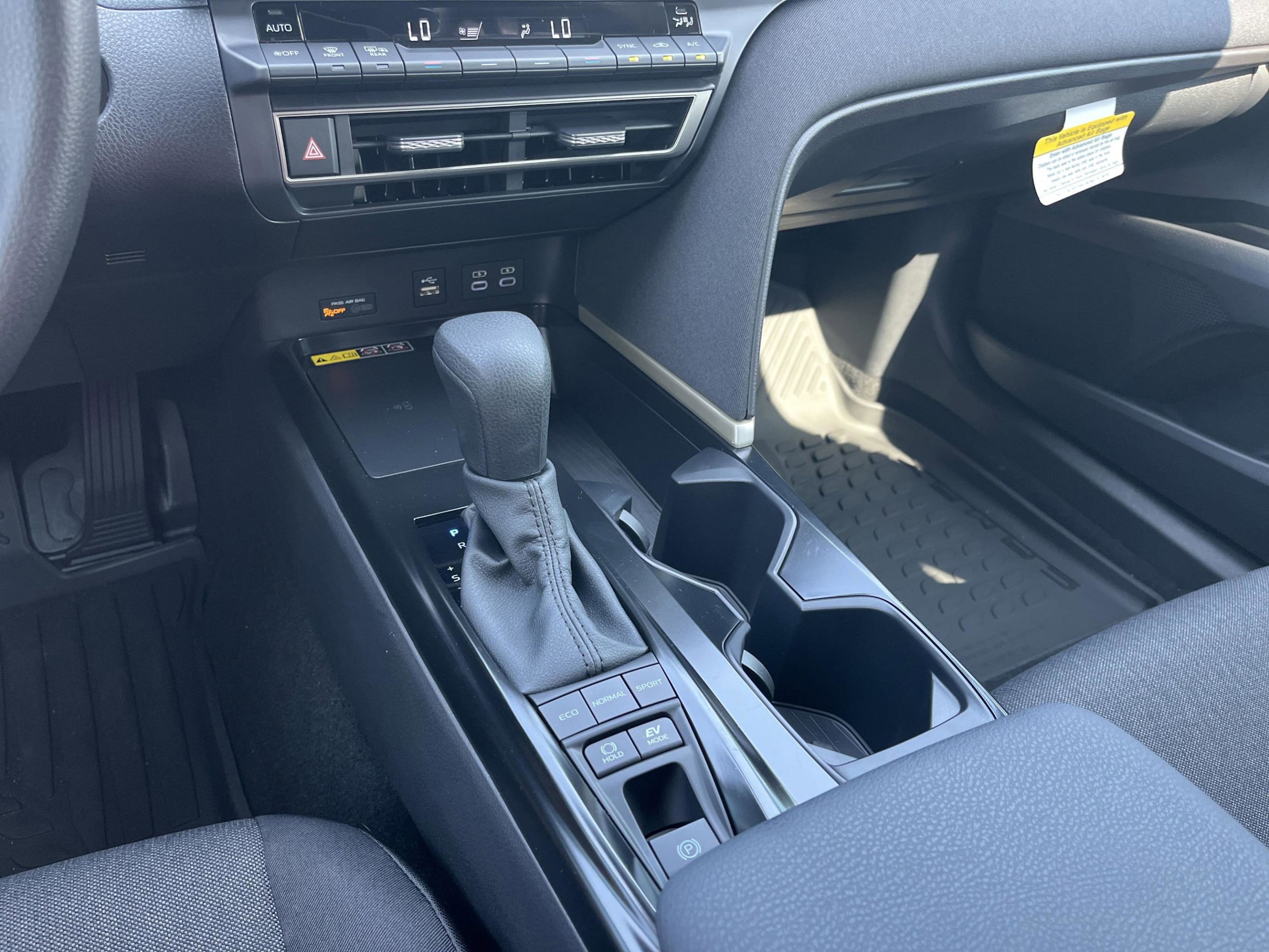 2025 Toyota Camry LE - Photo 16